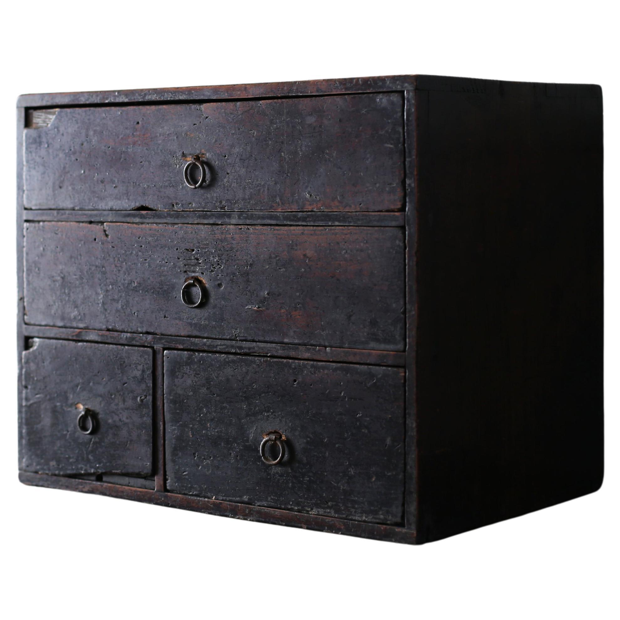 Petit tiroir japonais ancien Wabi Sabi des années 1860-1900 en vente