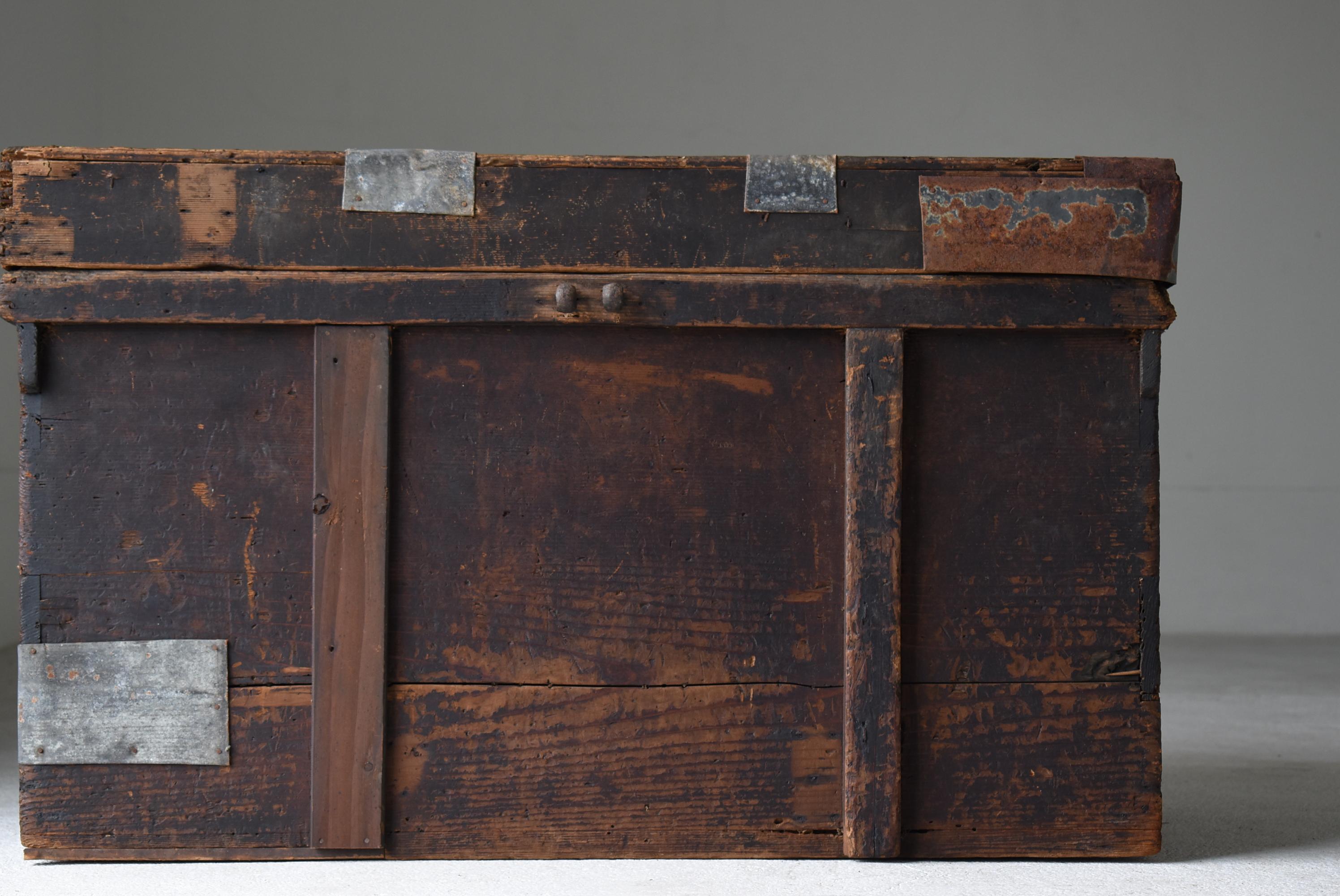 Meiji Japanese Antique Wabi-Sabi Storage Box 1860s-1900s / Tansu Sideboard Side Table