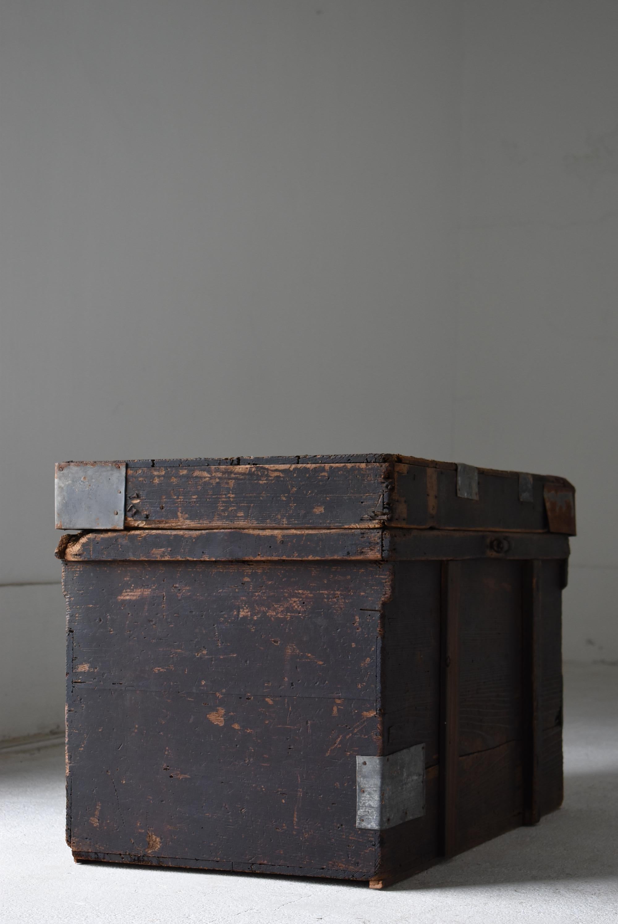 Japanese Antique Wabi-Sabi Storage Box 1860s-1900s / Tansu Sideboard Side Table 1