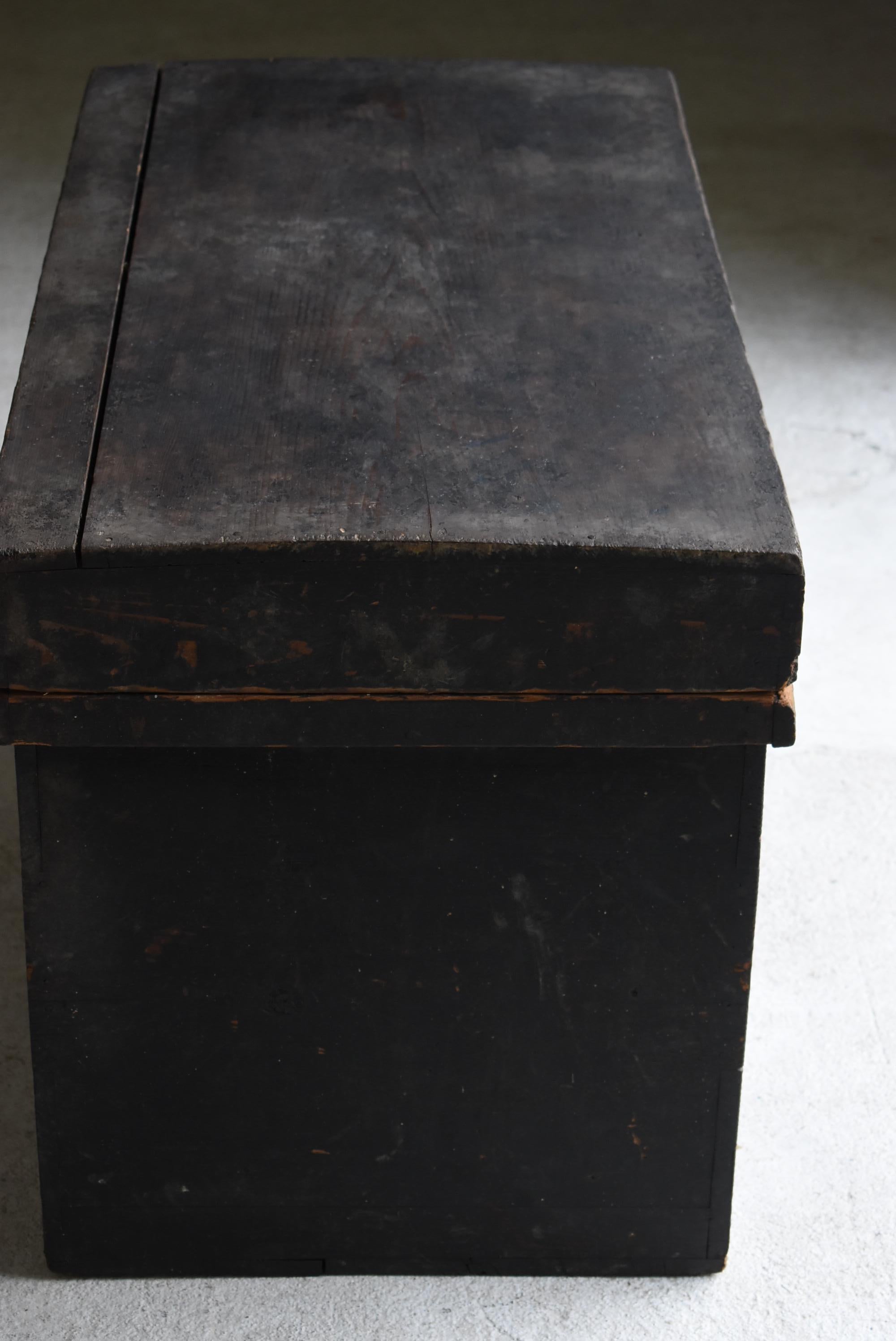 Japanese Antique Wabi Sabi Storage Box 1860s-1900s / Tansu Sofa Table Mingei For Sale 5