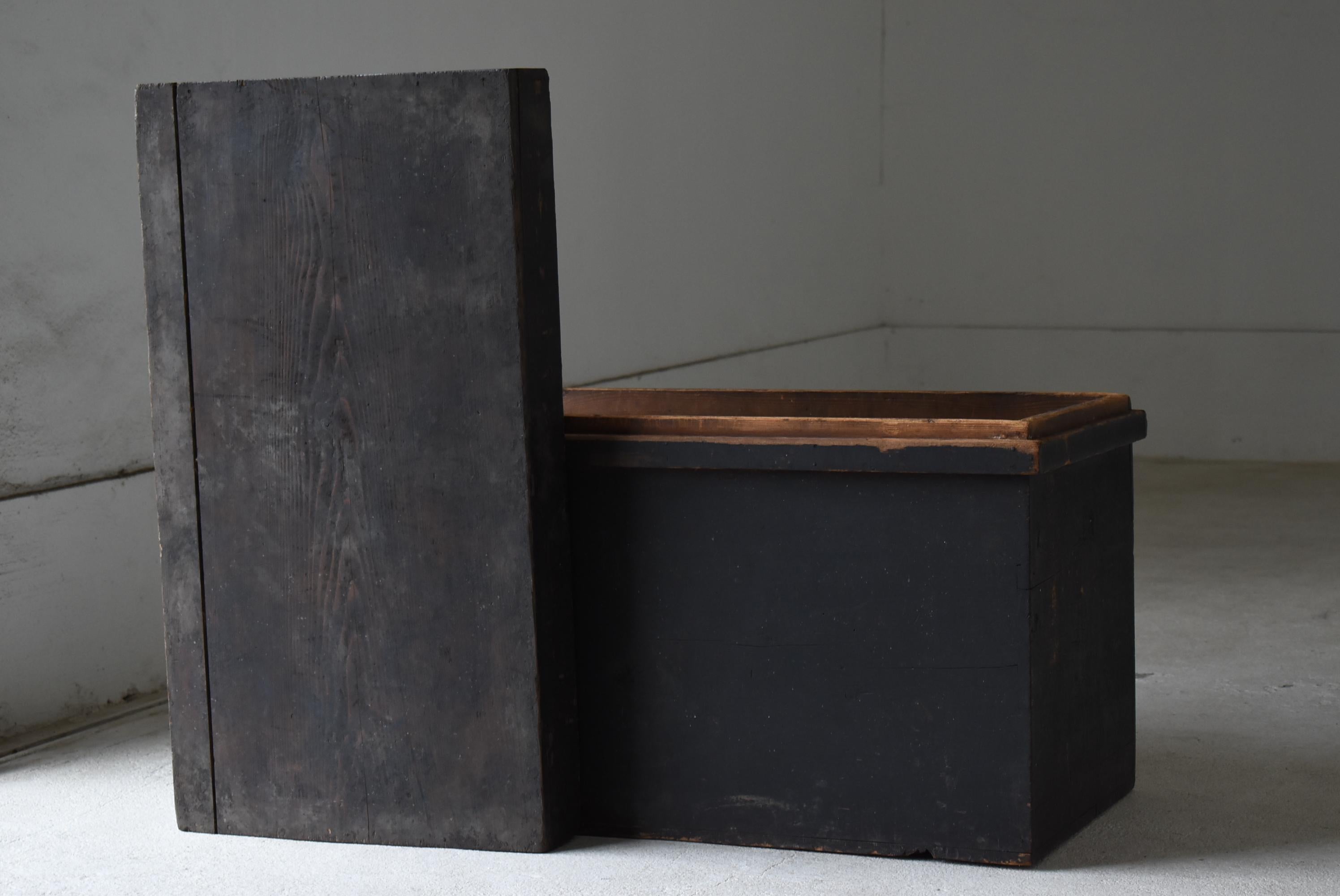 Japanese Antique Wabi Sabi Storage Box 1860s-1900s / Tansu Sofa Table Mingei For Sale 6