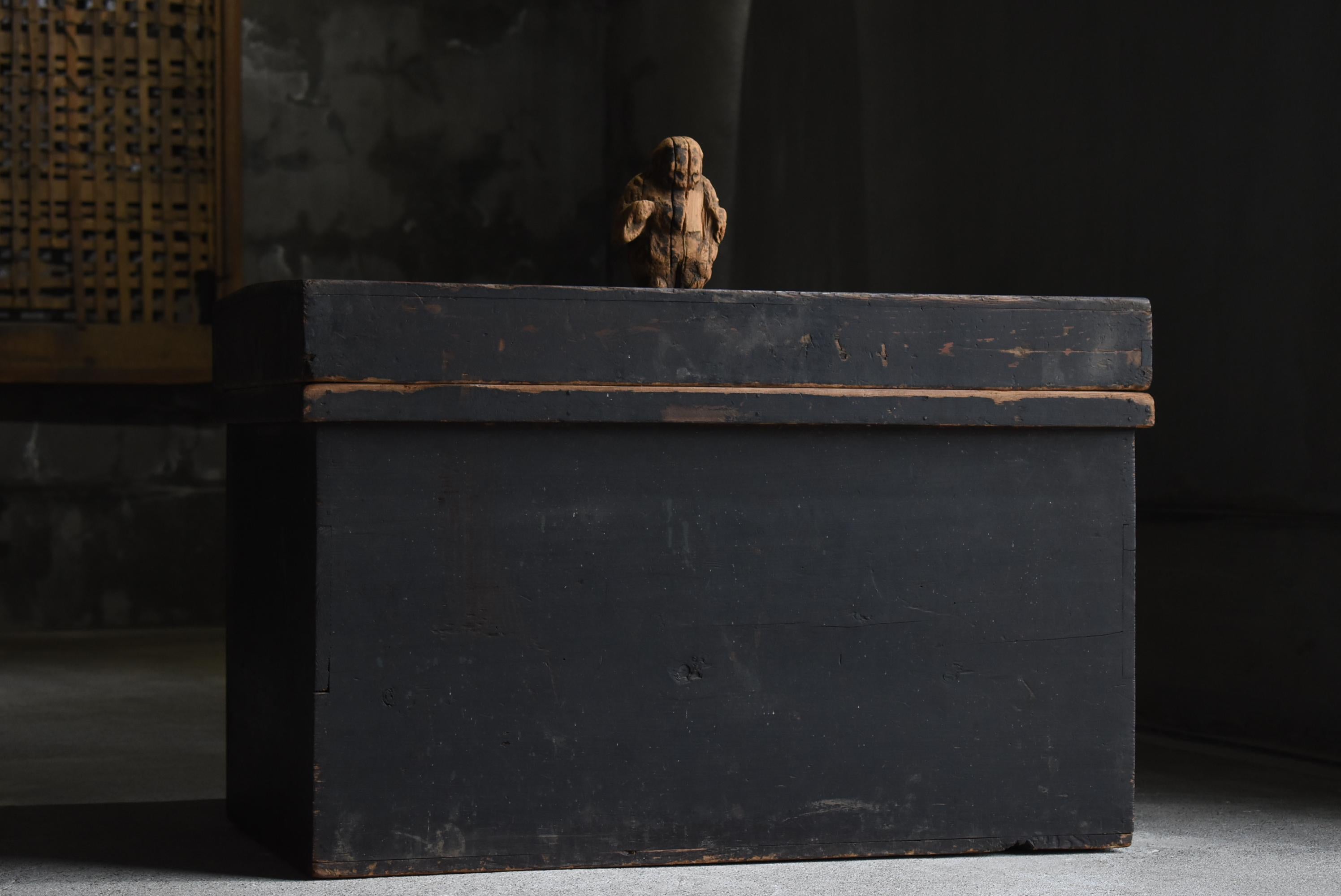 Meiji Japanese Antique Wabi Sabi Storage Box 1860s-1900s / Tansu Sofa Table Mingei For Sale