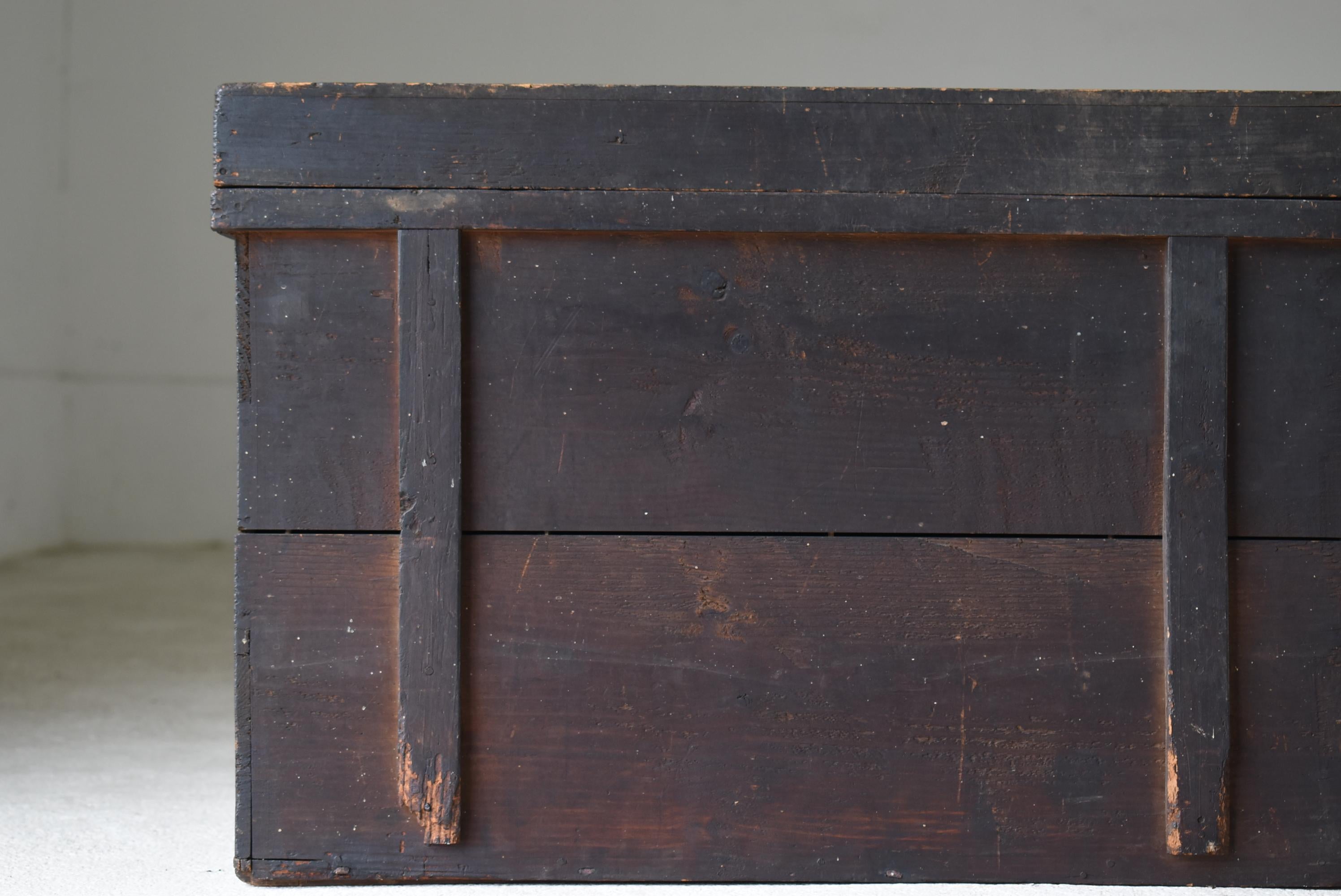 Japanese Antique Wabi Sabi Storage Box 1860s-1900s / Tansu Sofa Table Mingei In Good Condition In Sammu-shi, Chiba