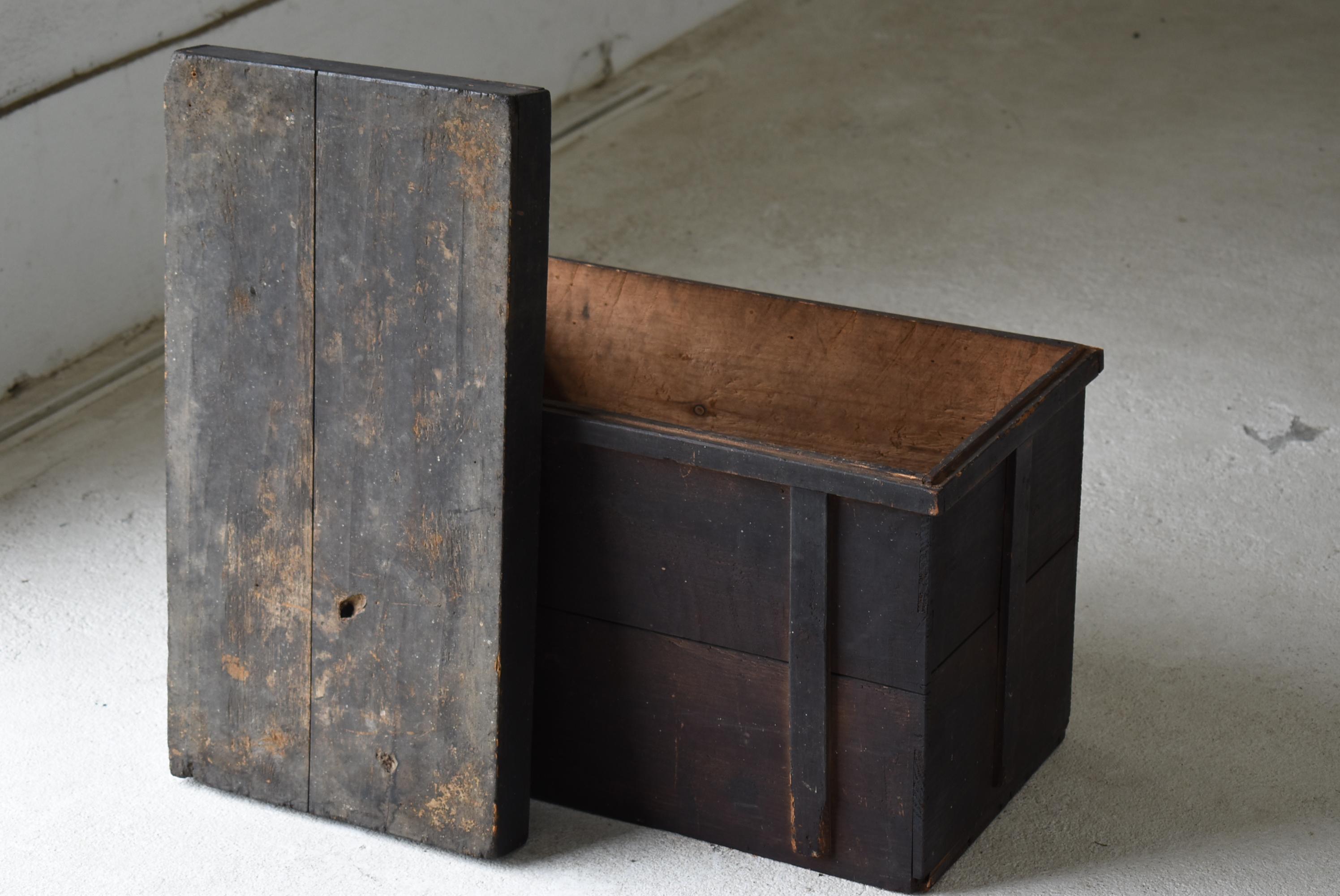 Cedar Japanese Antique Wabi Sabi Storage Box 1860s-1900s / Tansu Sofa Table Mingei