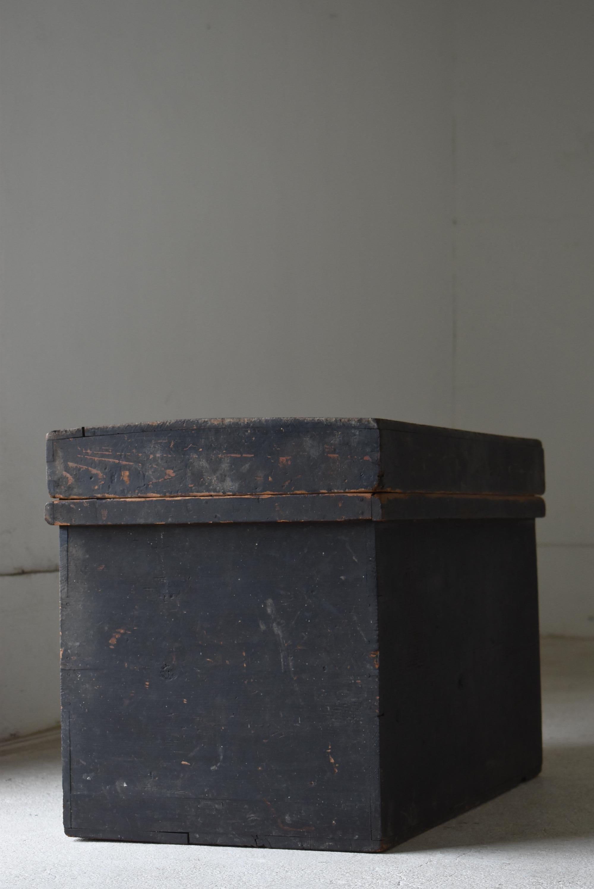 Japanese Antique Wabi Sabi Storage Box 1860s-1900s / Tansu Sofa Table Mingei For Sale 1