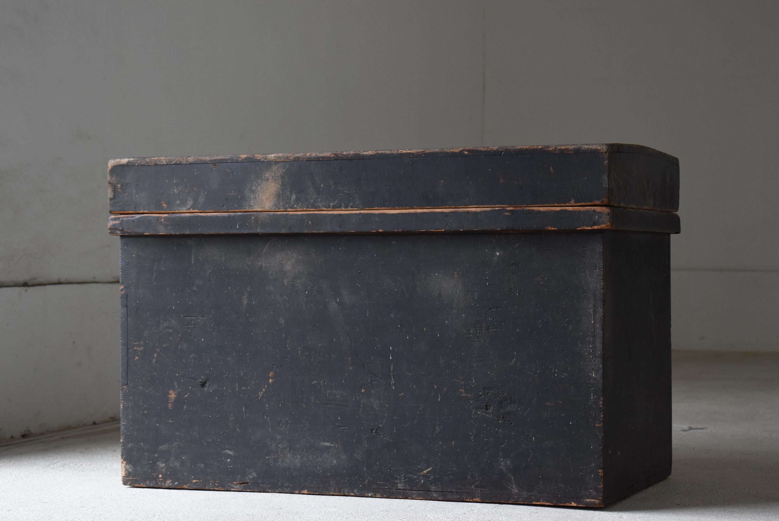 Japanese Antique Wabi Sabi Storage Box 1860s-1900s / Tansu Sofa Table Mingei For Sale 3