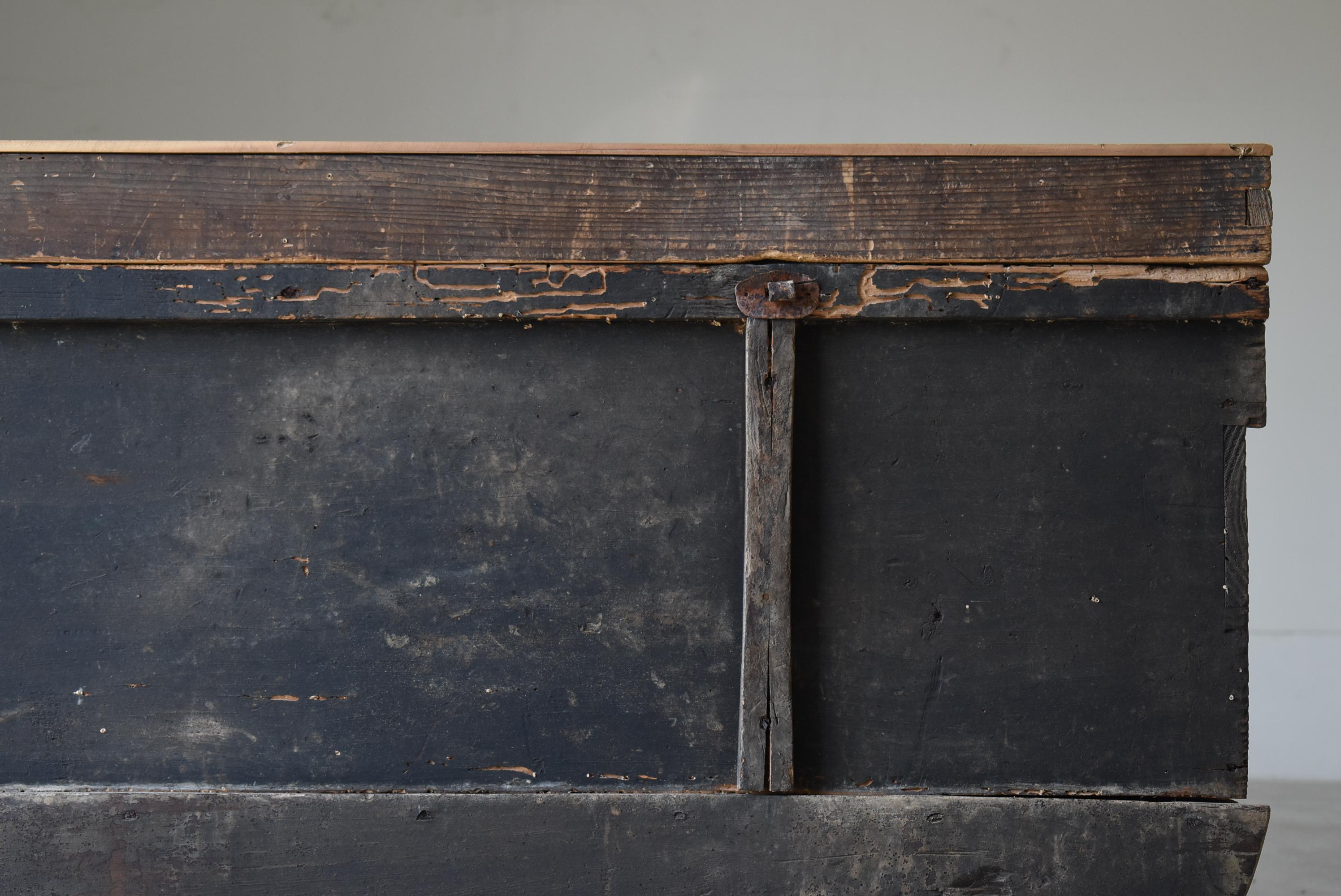 Japanese Antique Wabi Sabi Tansu 1860s-1900s / Storage Box Cabinet Sideboard For Sale 8