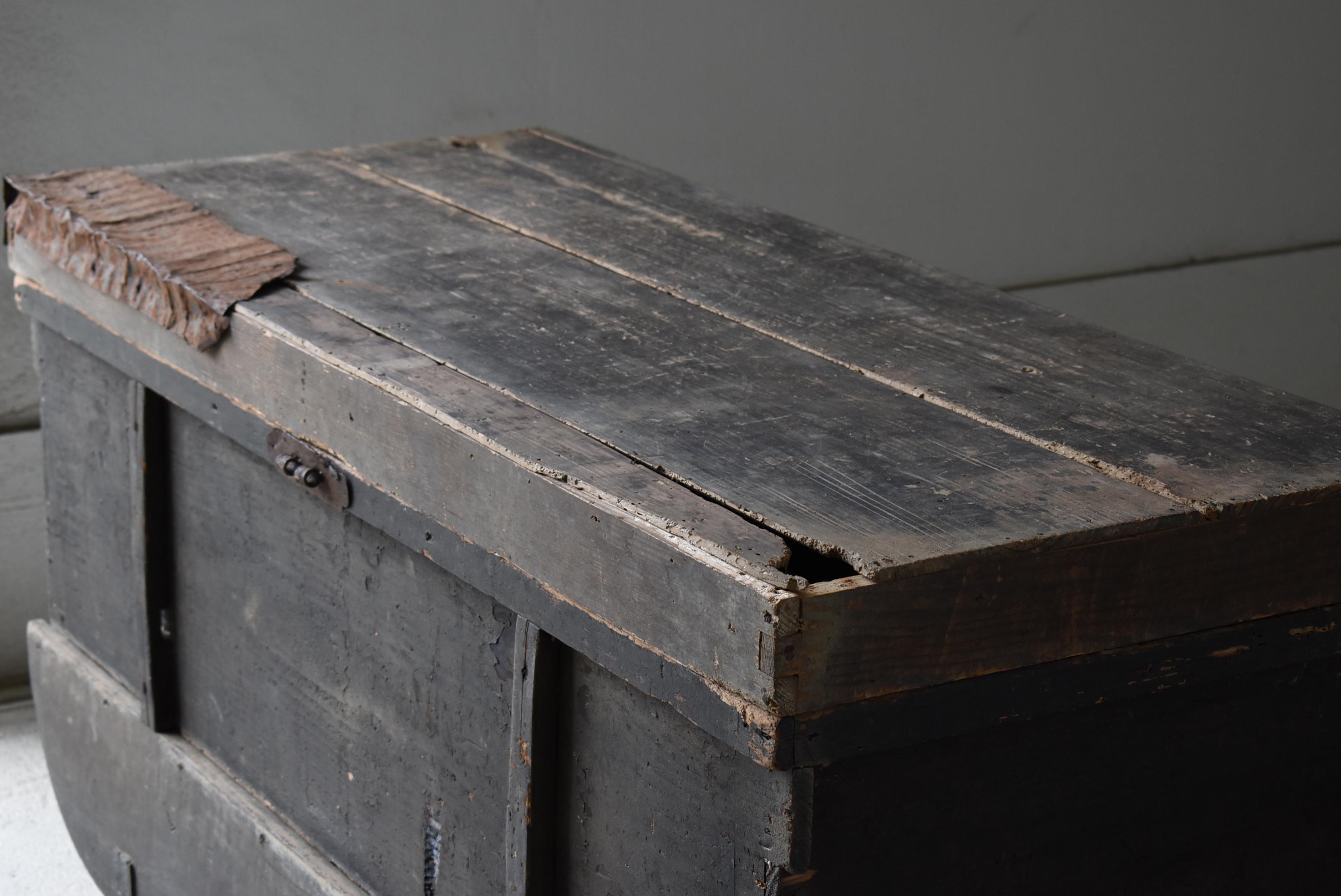Japanese Antique Wabi Sabi Tansu 1860s-1900s / Storage Box Cabinet Sideboard For Sale 1