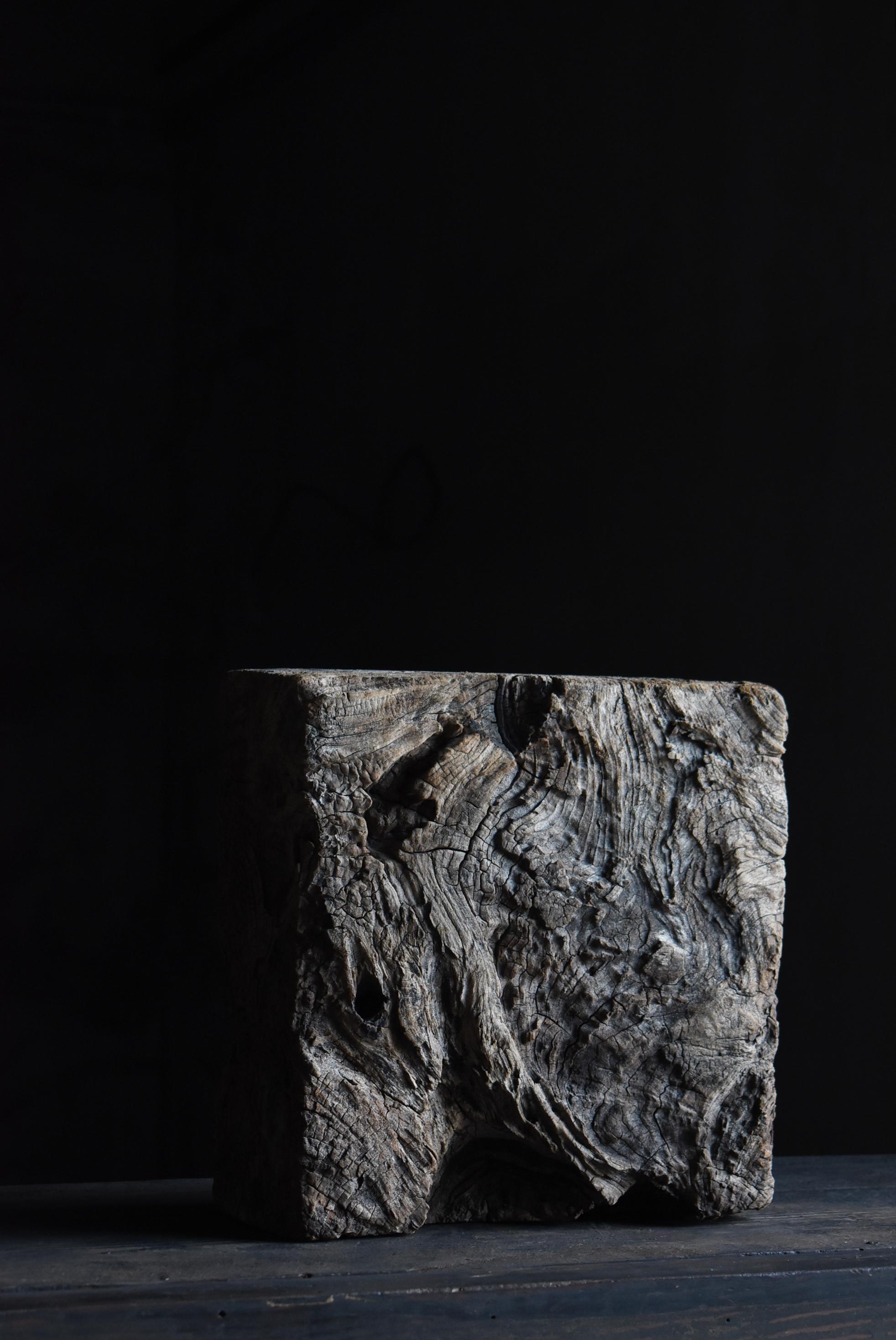 Giapponese Antico blocco di legno giapponese Wabi-Sabi Weathered Keyaki 1900s-1940s / Figurina in vendita