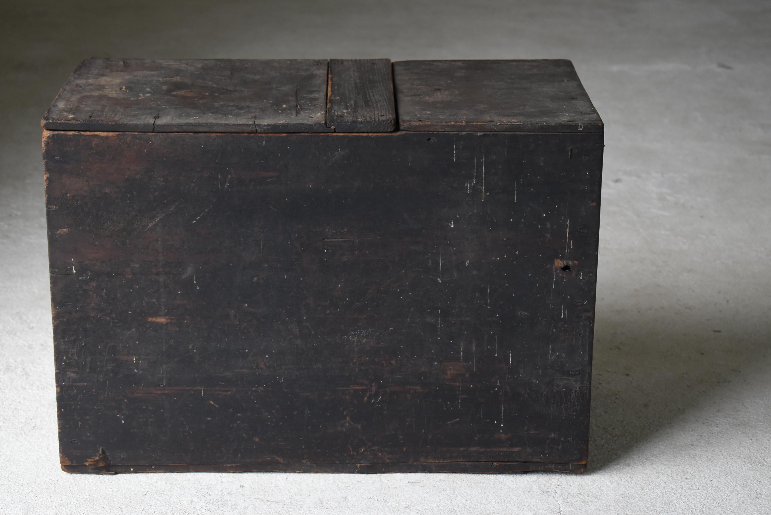 Japanese Antique Wabi-Sabi Wooden Box 1860s-1900s / Side Table 4