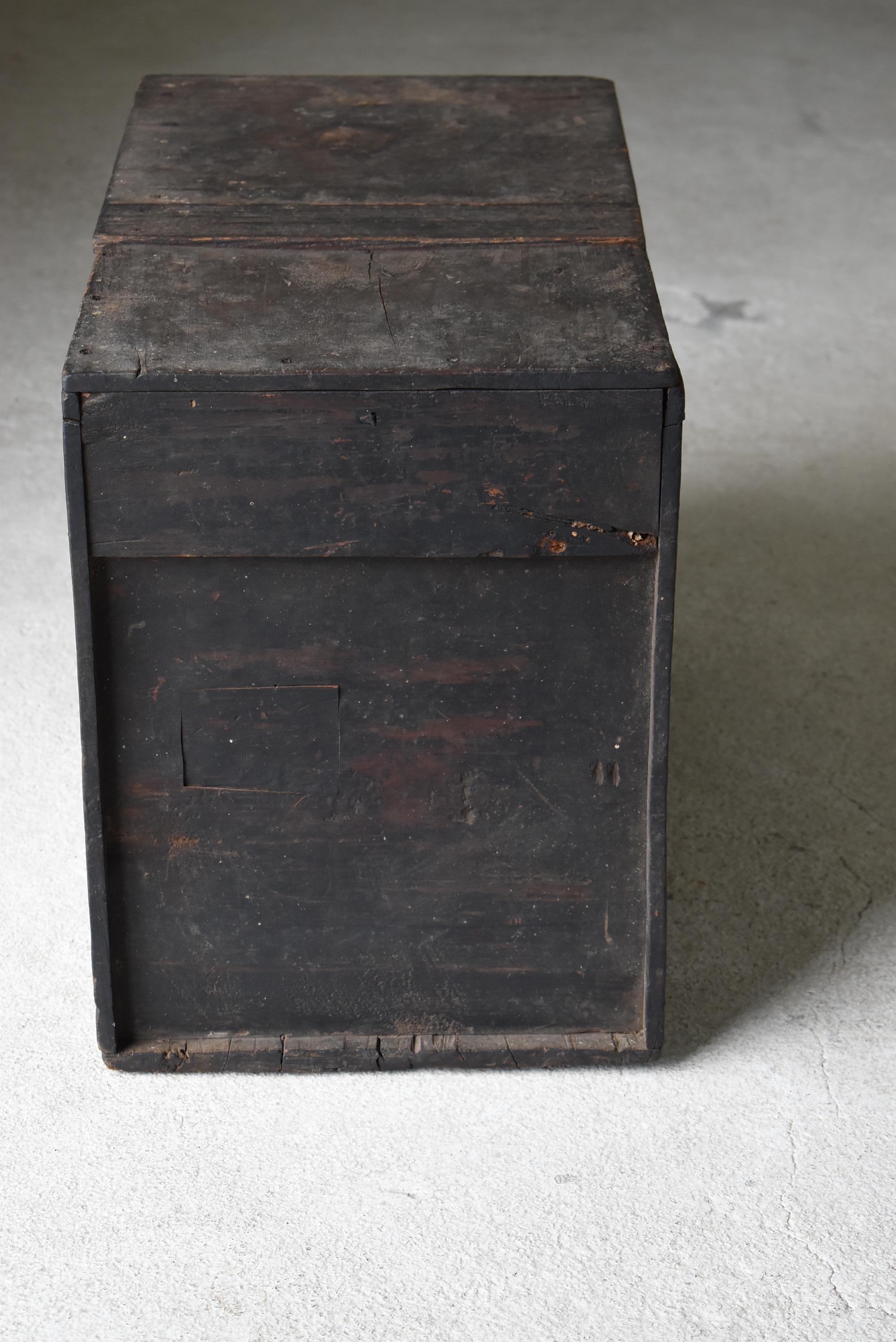 Japanese Antique Wabi-Sabi Wooden Box 1860s-1900s / Side Table 6