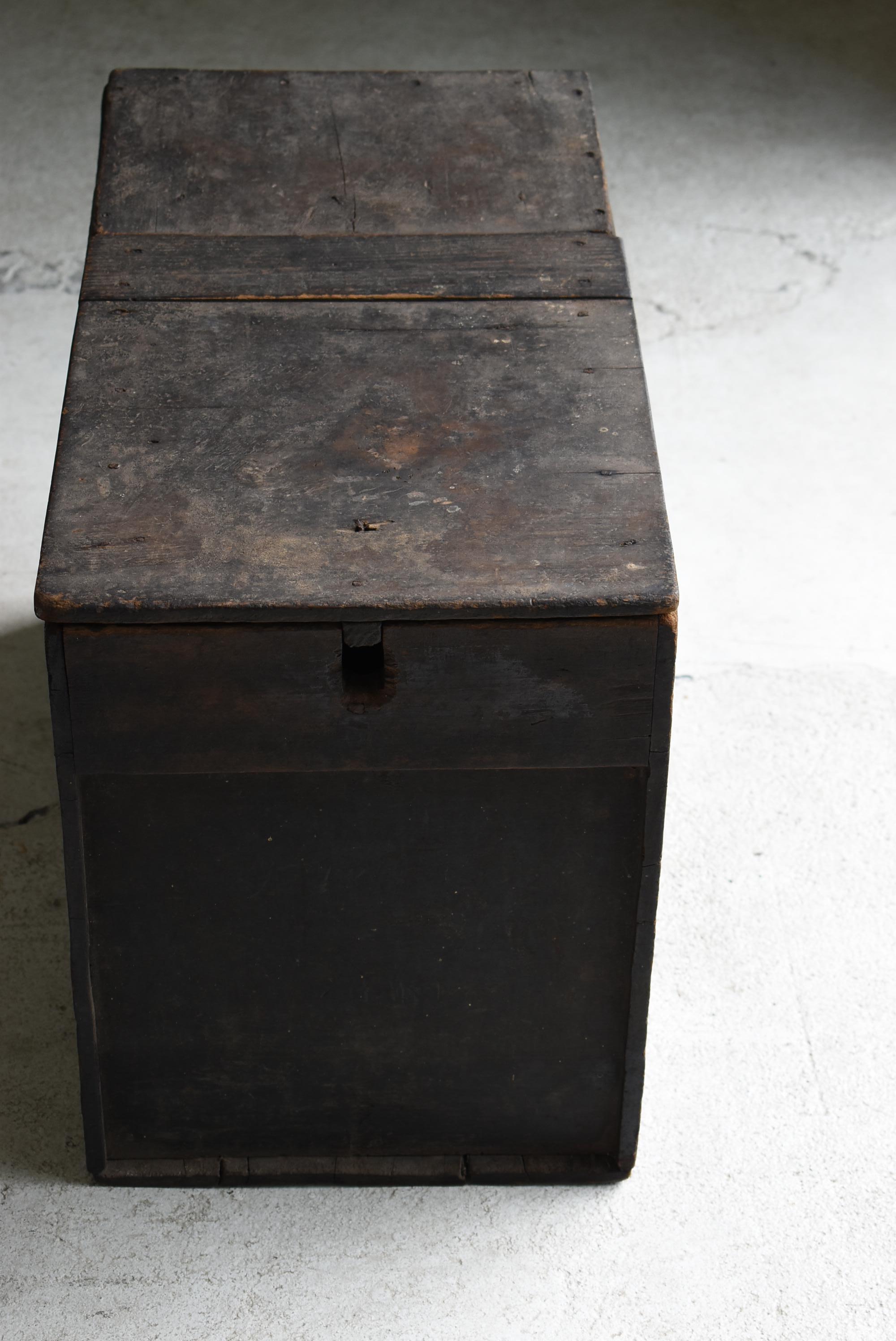Japanese Antique Wabi-Sabi Wooden Box 1860s-1900s / Side Table 8