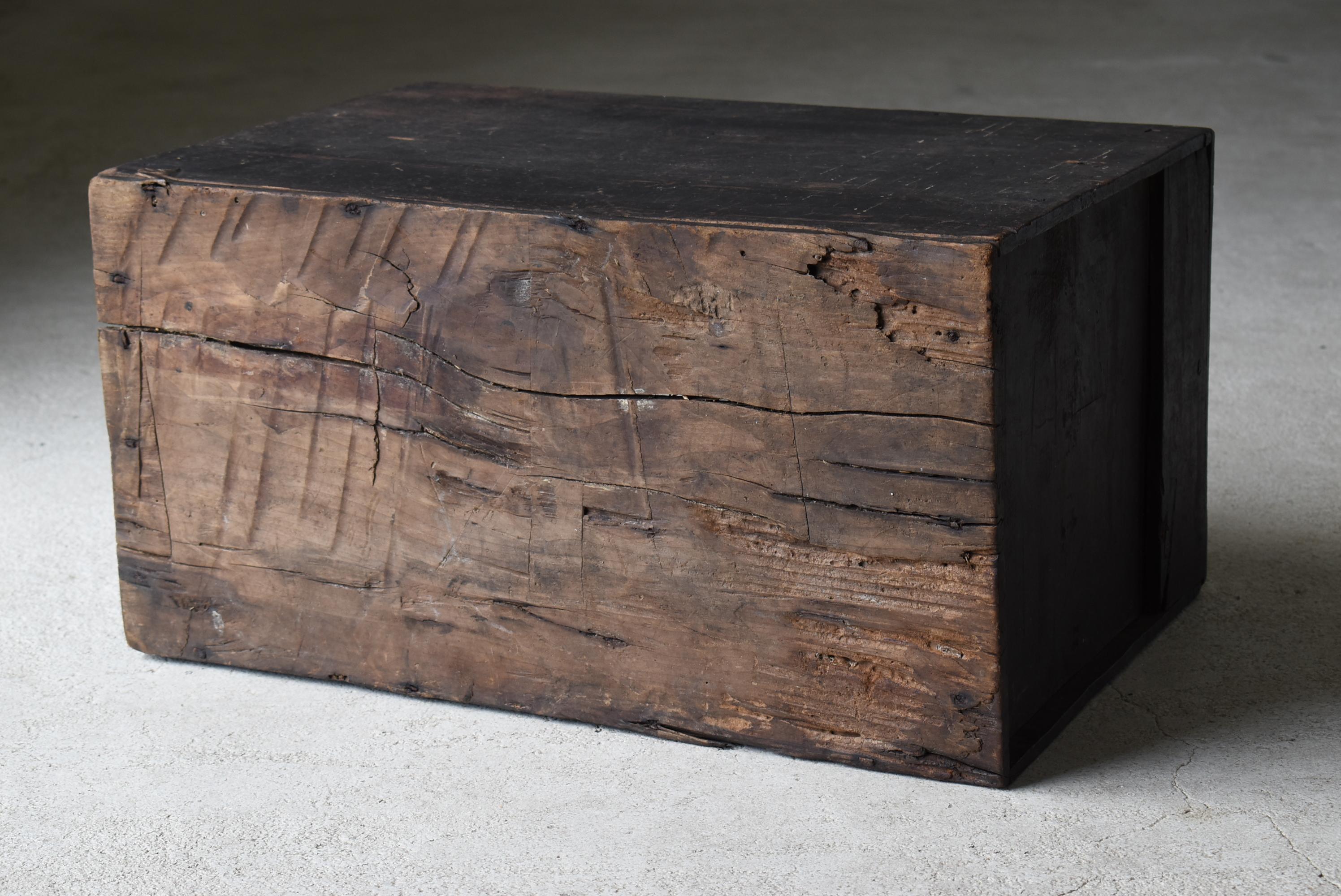 Japanese Antique Wabi-Sabi Wooden Box 1860s-1900s / Side Table 12