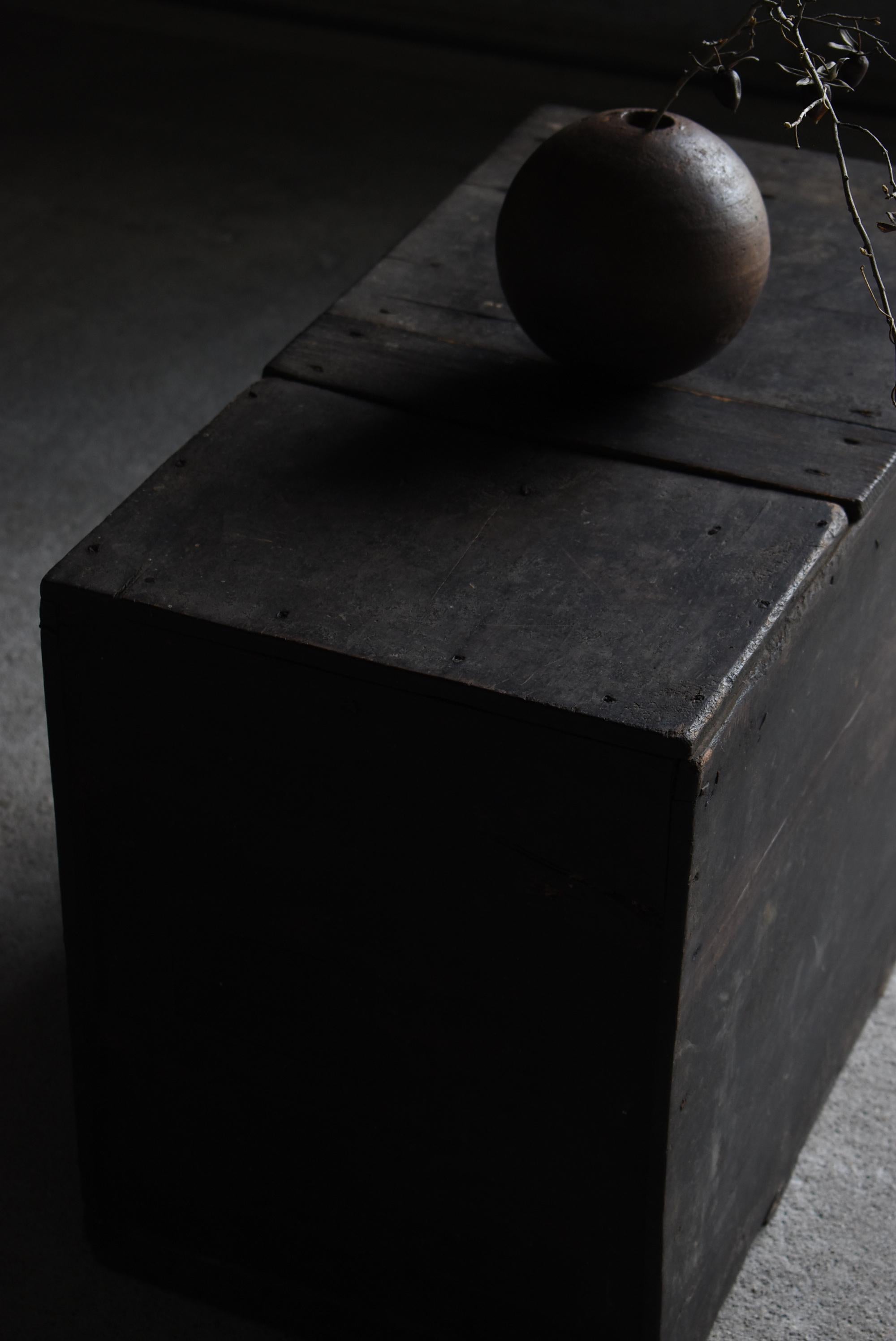 Japanese Antique Wabi-Sabi Wooden Box 1860s-1900s / Side Table 14