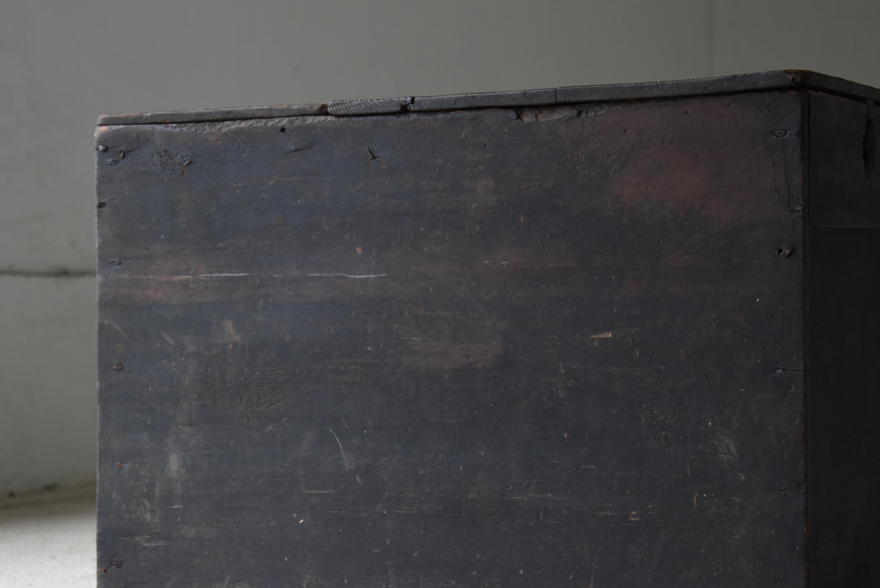20th Century Japanese Antique Wabi-Sabi Wooden Box 1860s-1900s / Side Table