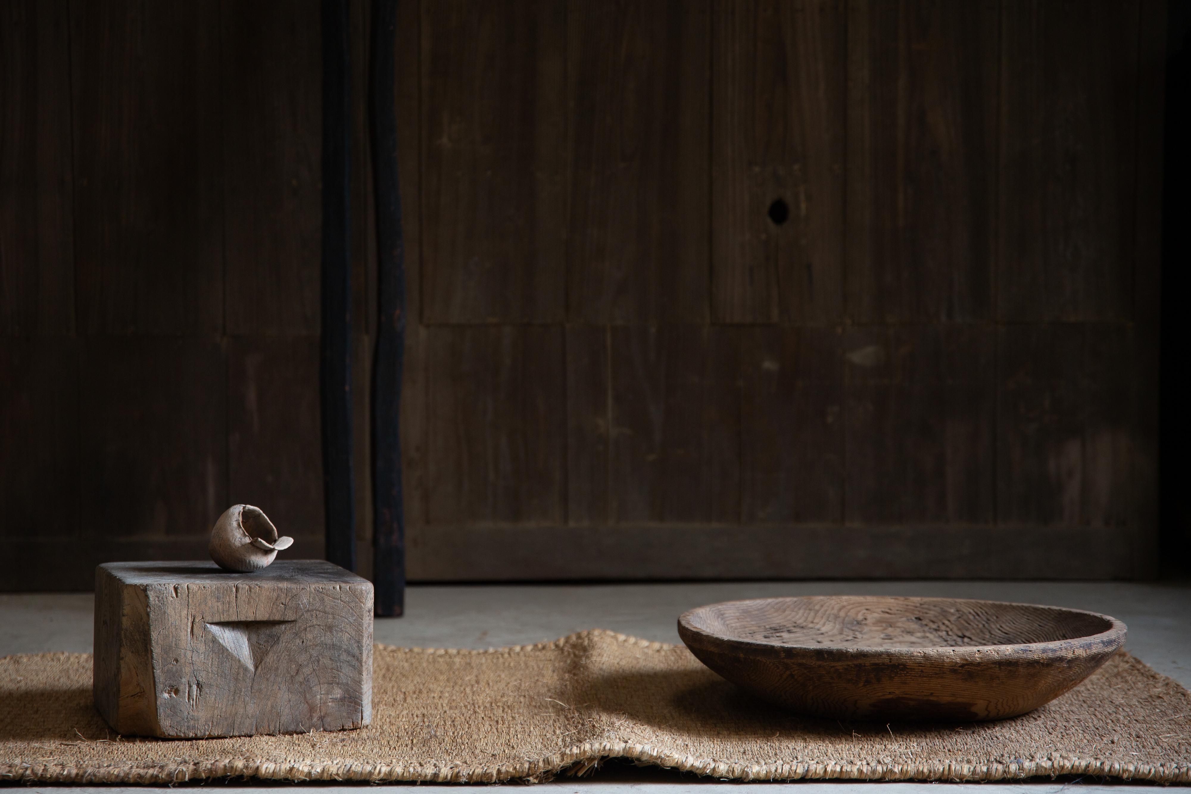 Antico espositore giapponese in legno a forma di cubo, 