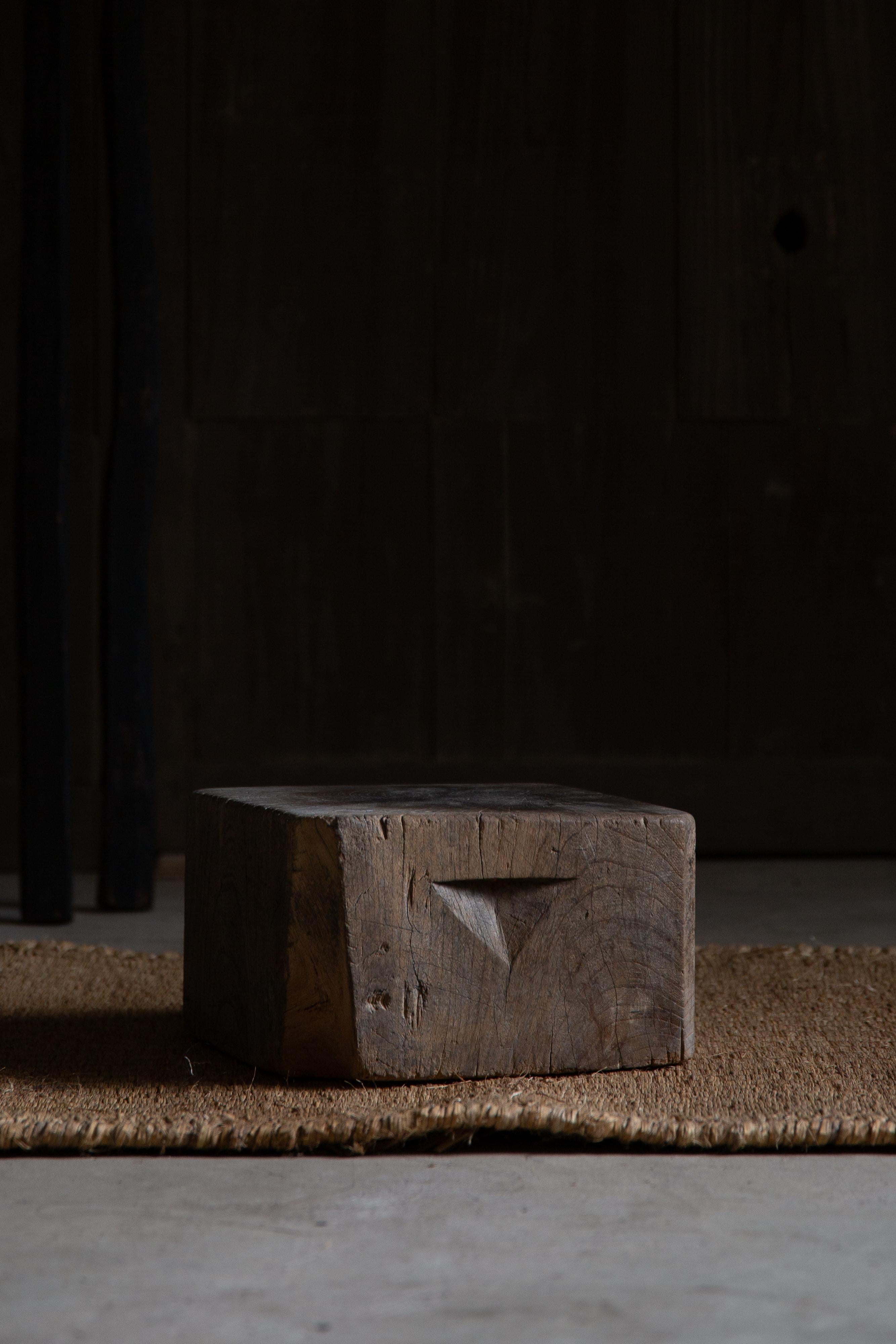 Fatto a mano Espositore a cubo in legno giapponese Wabi sabi antico, supporto per vasi da fiori in legno duro in vendita