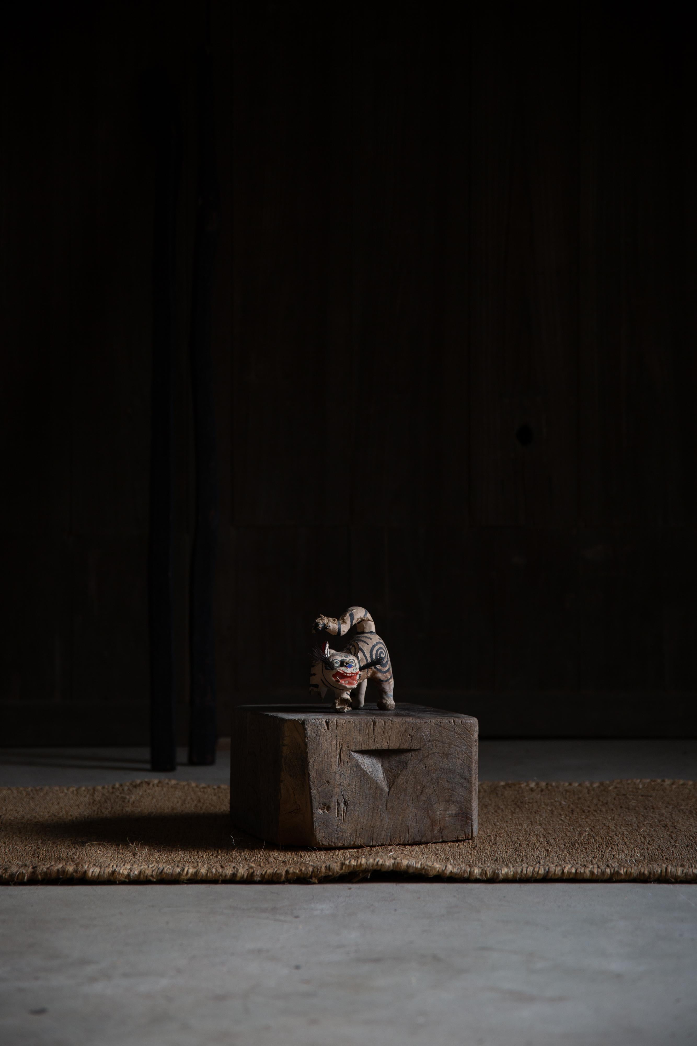 Espositore a cubo in legno giapponese Wabi sabi antico, supporto per vasi da fiori in legno duro In condizioni buone in vendita a 常陸大宮市, JP