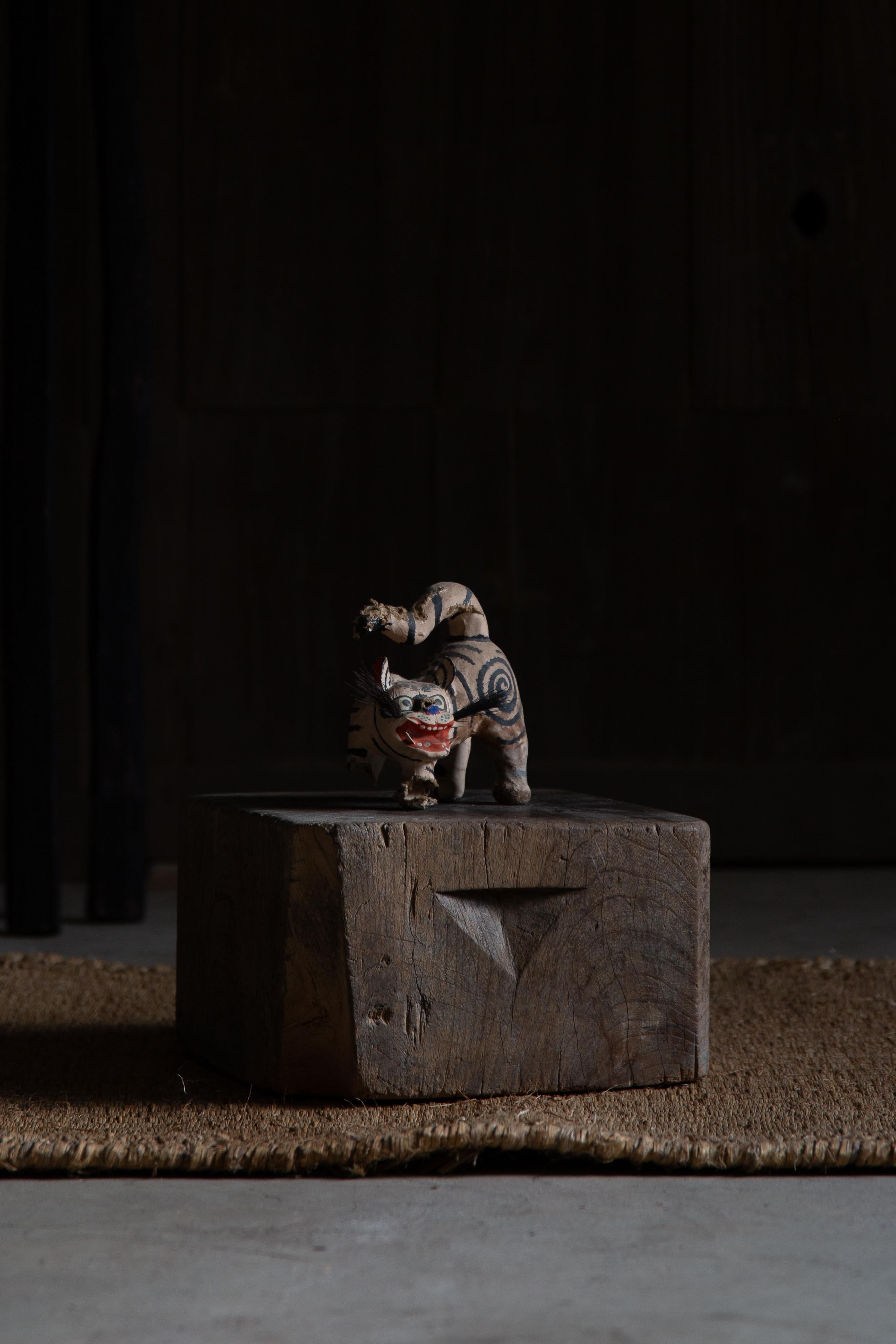 XIX secolo Espositore a cubo in legno giapponese Wabi sabi antico, supporto per vasi da fiori in legno duro in vendita