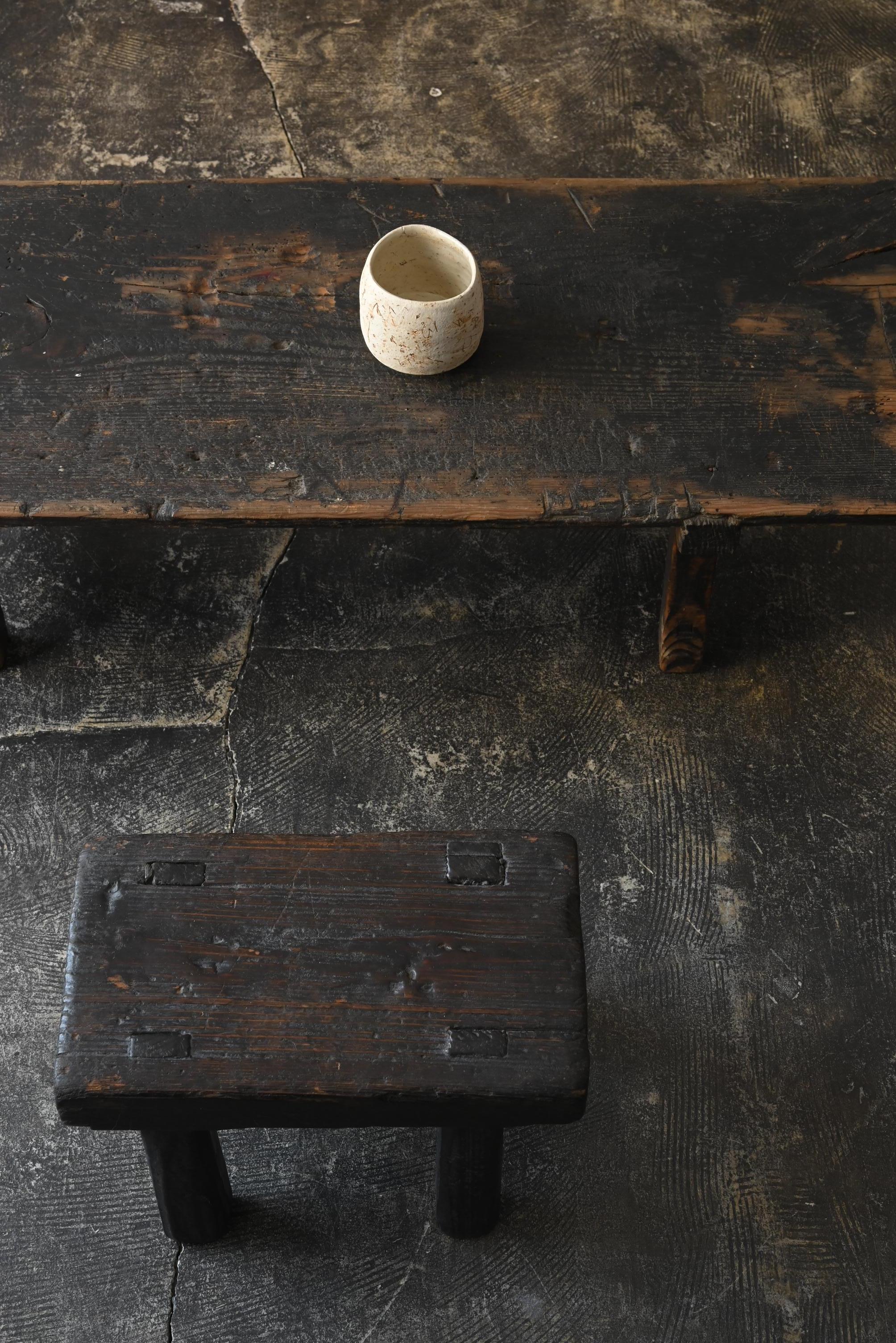 Japanischer antiker Wabi-Sabi Holztisch / 1800er / Beistelltisch (Meiji-Periode)