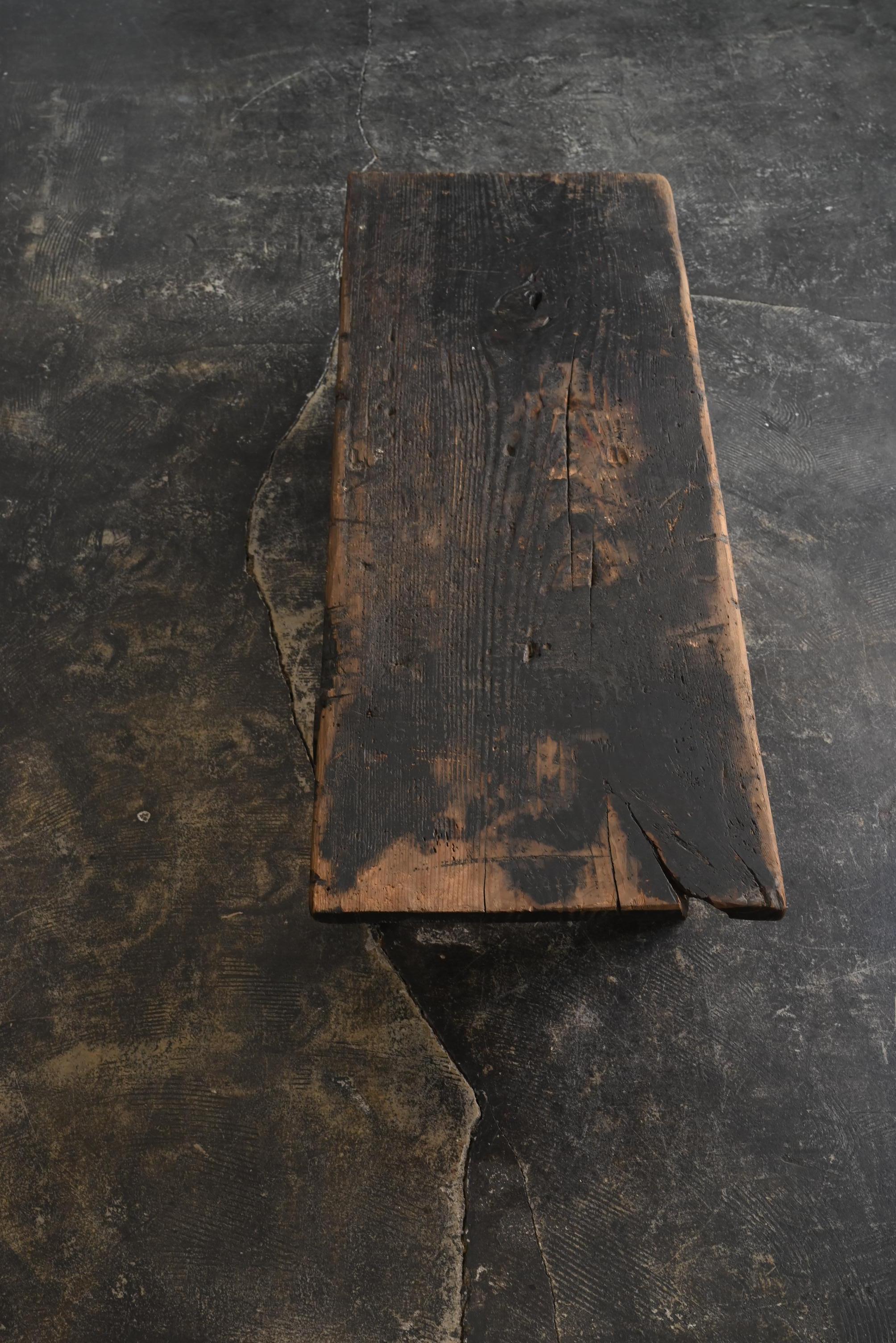 Japanischer antiker Wabi-Sabi Holztisch / 1800er / Beistelltisch (Zedernholz)