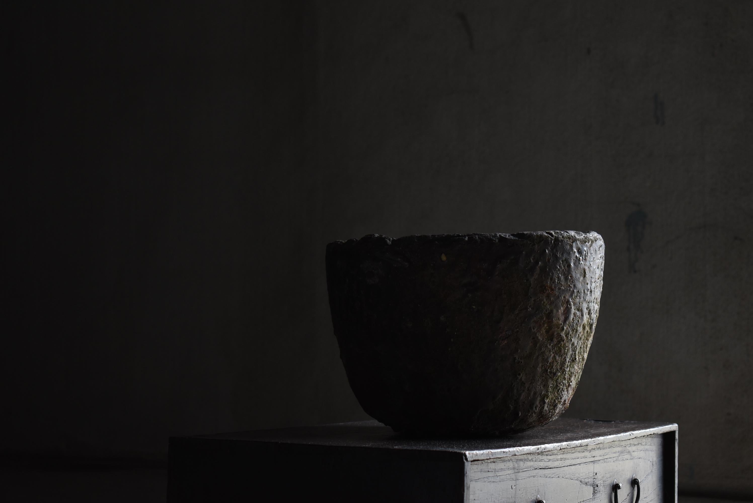 Japanese Antique Wabisabi Crucible 1920s-1940s / Melting Pot Flower Vase  For Sale 11