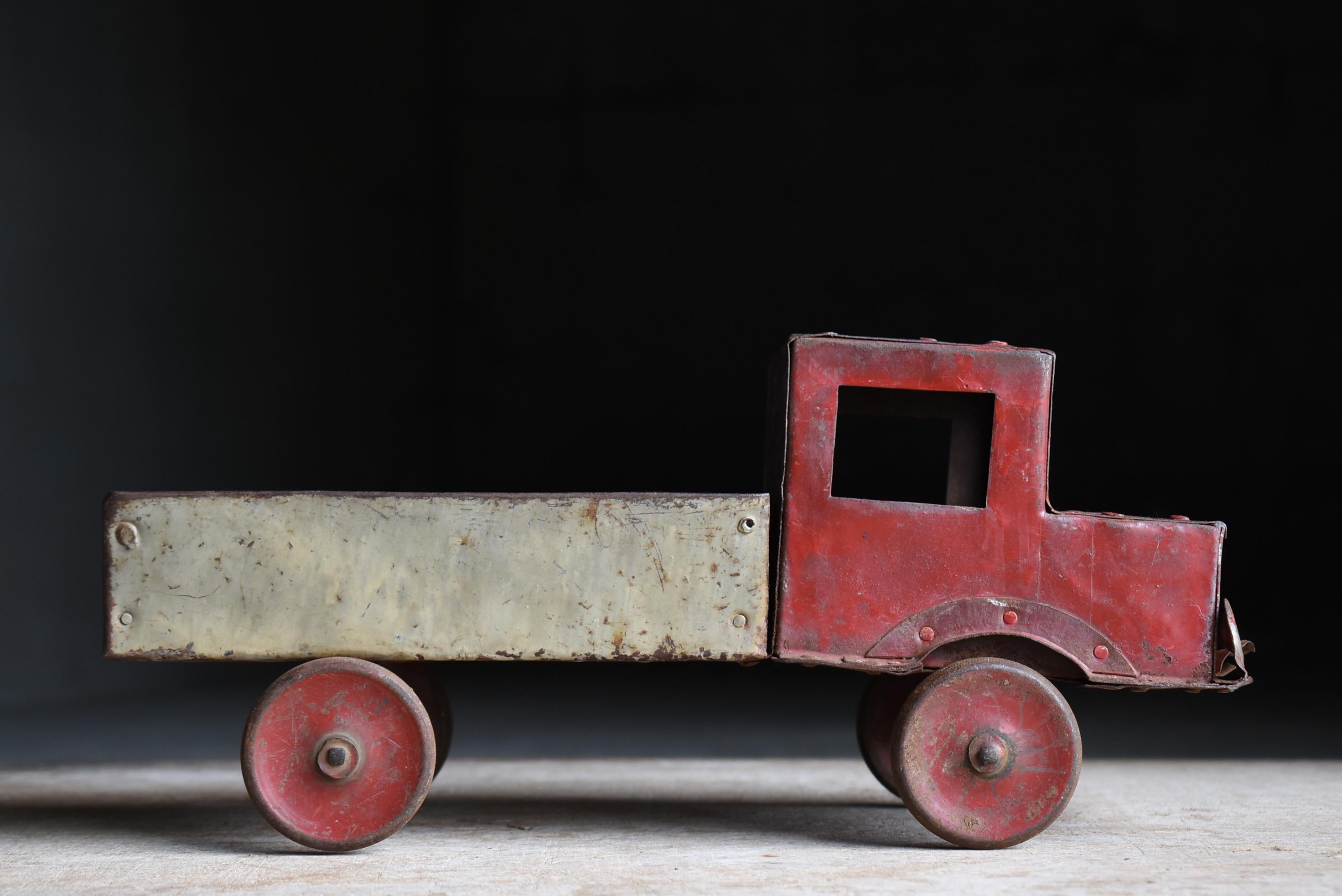 Japanese Antique Wabisabi Tin Toy Truck 1920s-1940s / Figurine Object For Sale 4