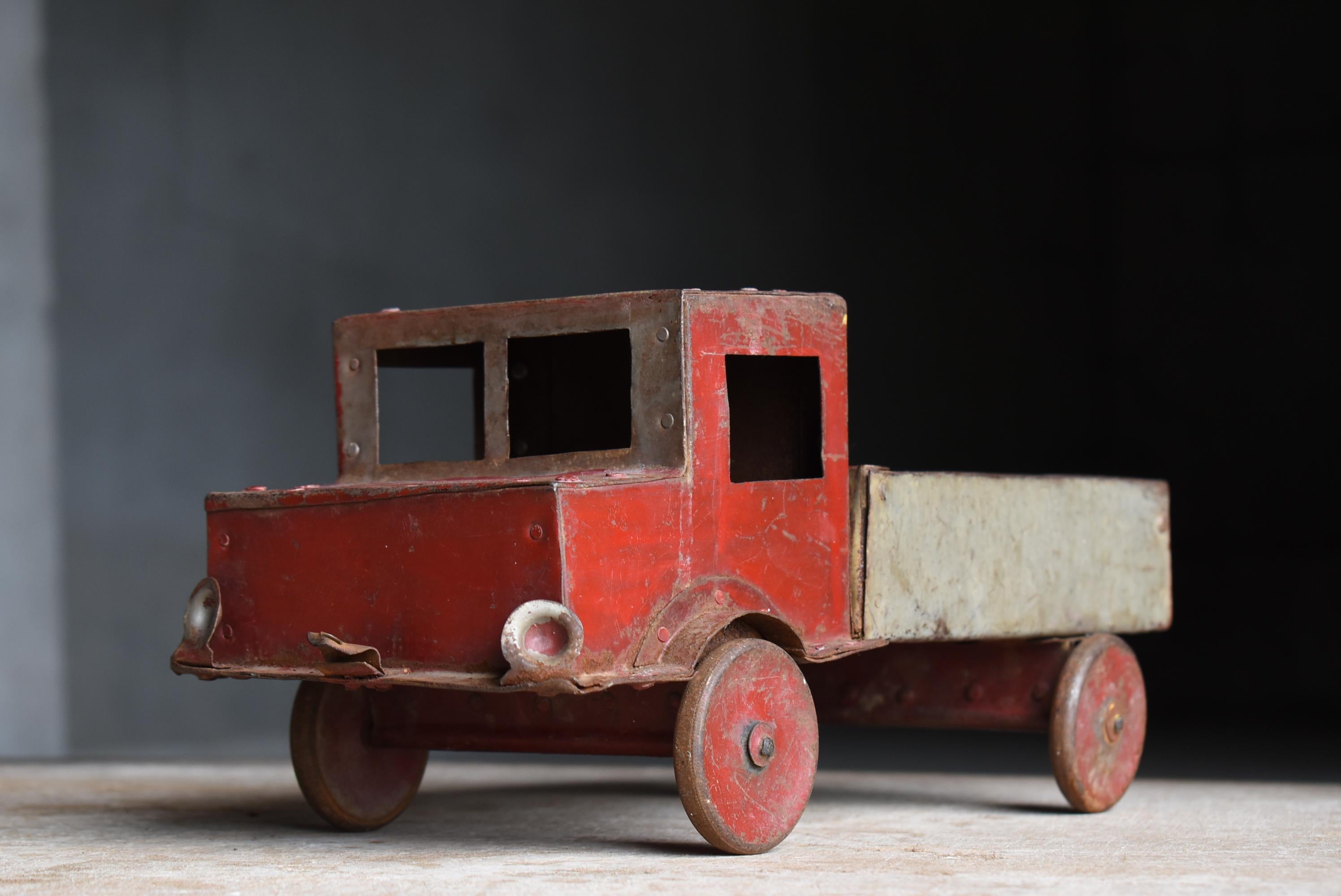 Japanese Antique Wabisabi Tin Toy Truck 1920s-1940s / Figurine Object For Sale 9