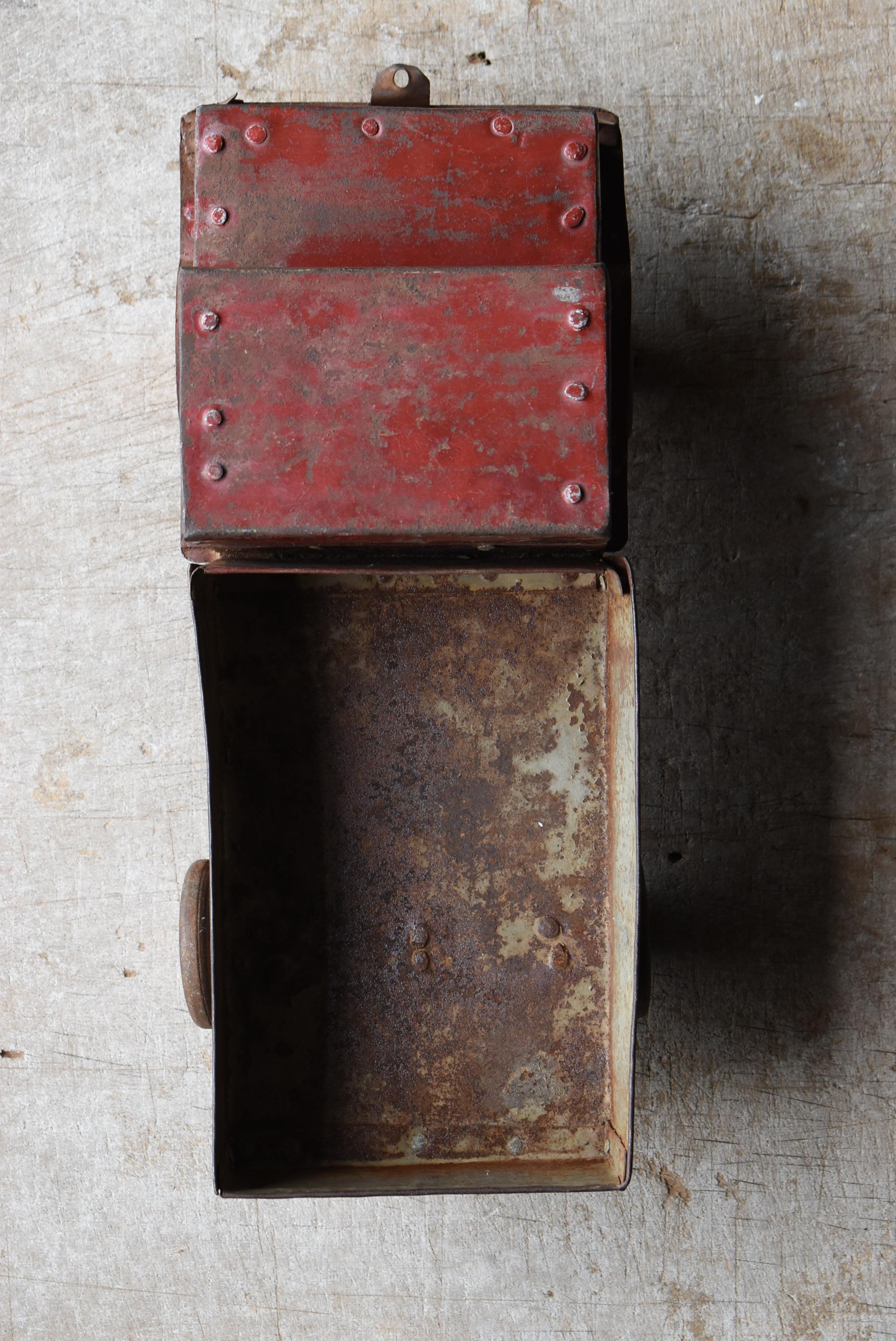 Japanese Antique Wabisabi Tin Toy Truck 1920s-1940s / Figurine Object For Sale 10