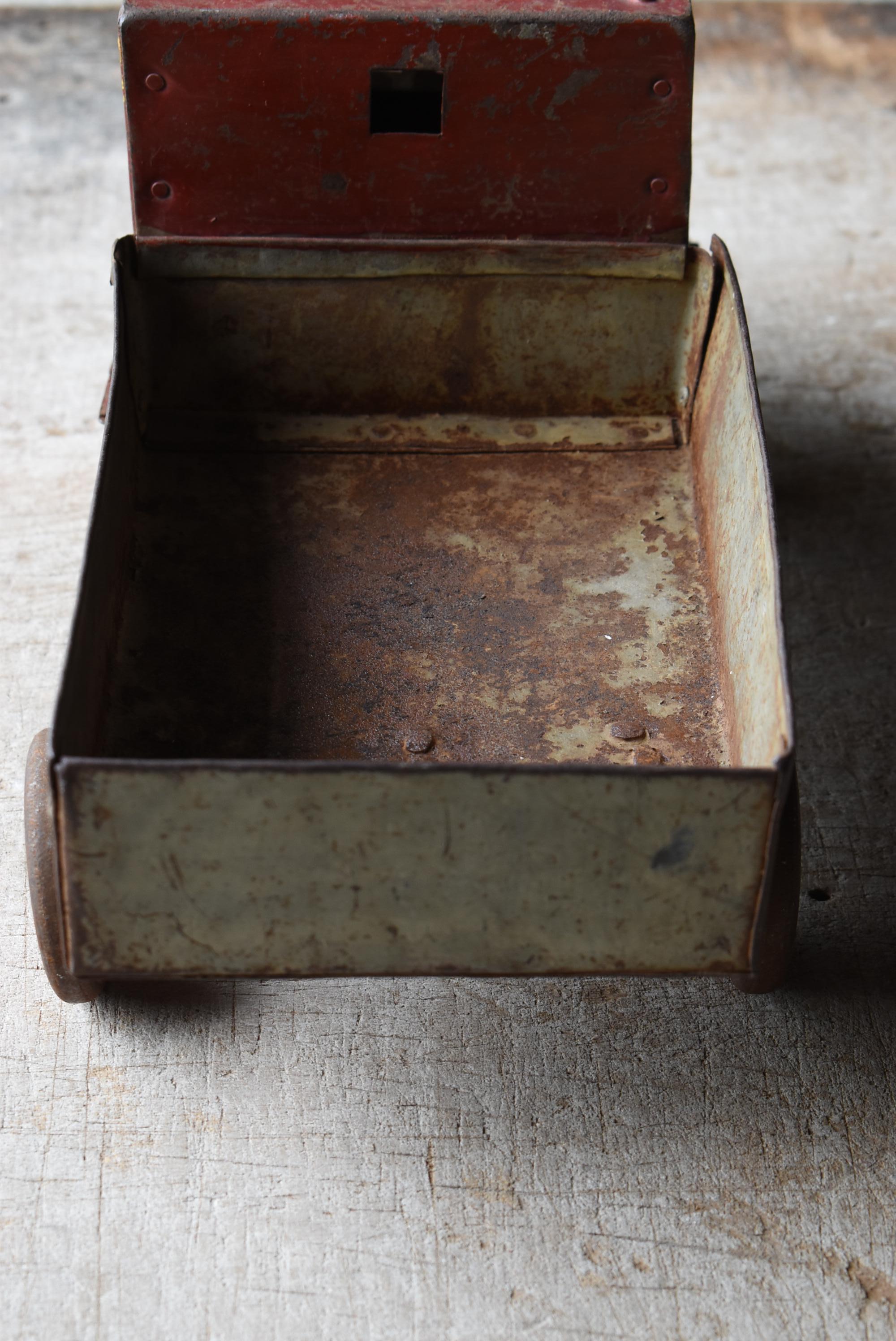 Japanese Antique Wabisabi Tin Toy Truck 1920s-1940s / Figurine Object For Sale 11