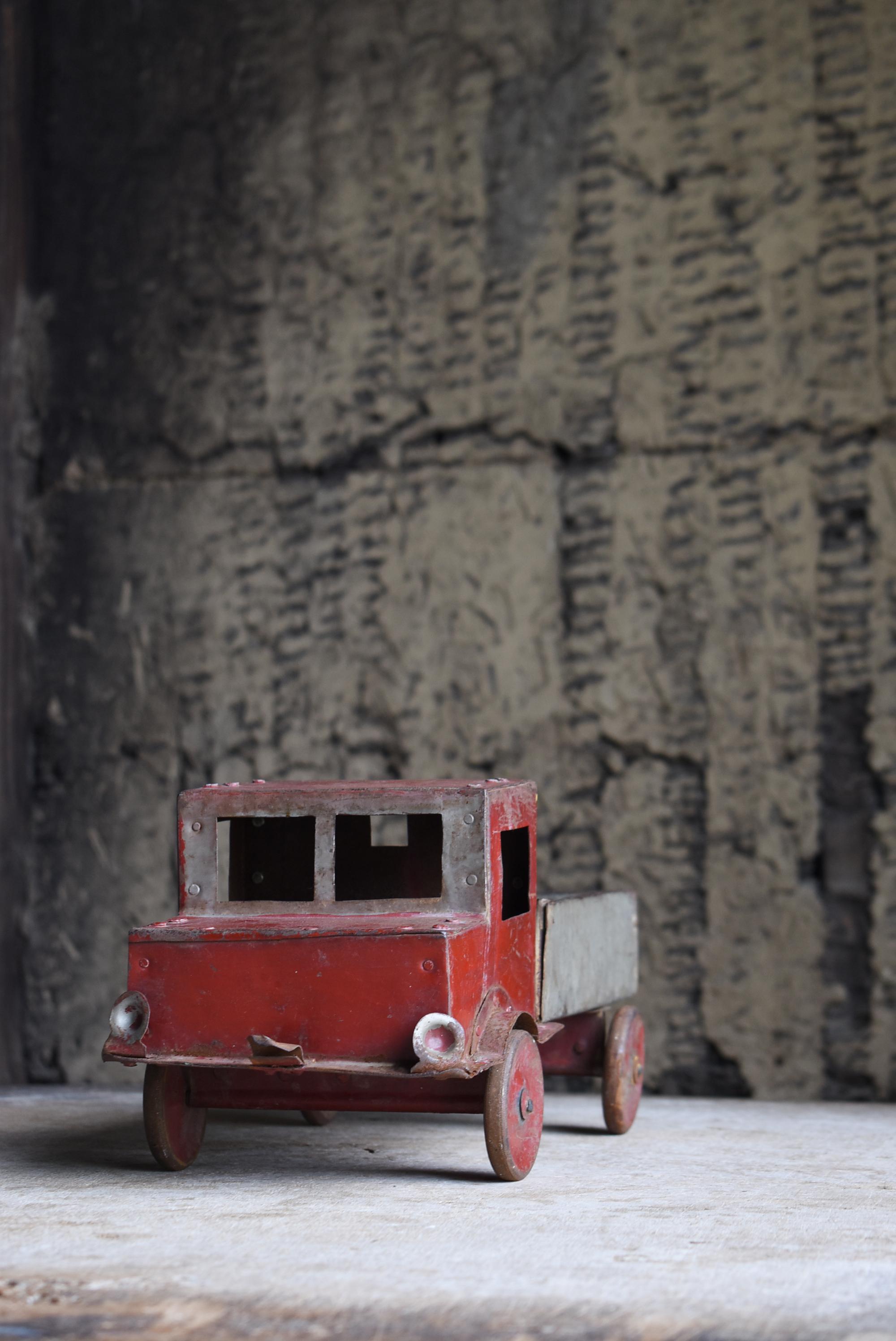 Japanese Antique Wabisabi Tin Toy Truck 1920s-1940s / Figurine Object For Sale 13