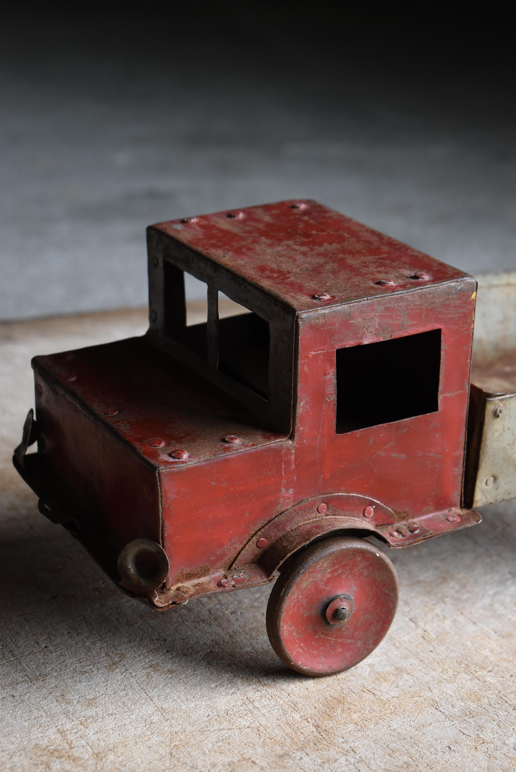 Hand-Crafted Japanese Antique Wabisabi Tin Toy Truck 1920s-1940s / Figurine Object For Sale