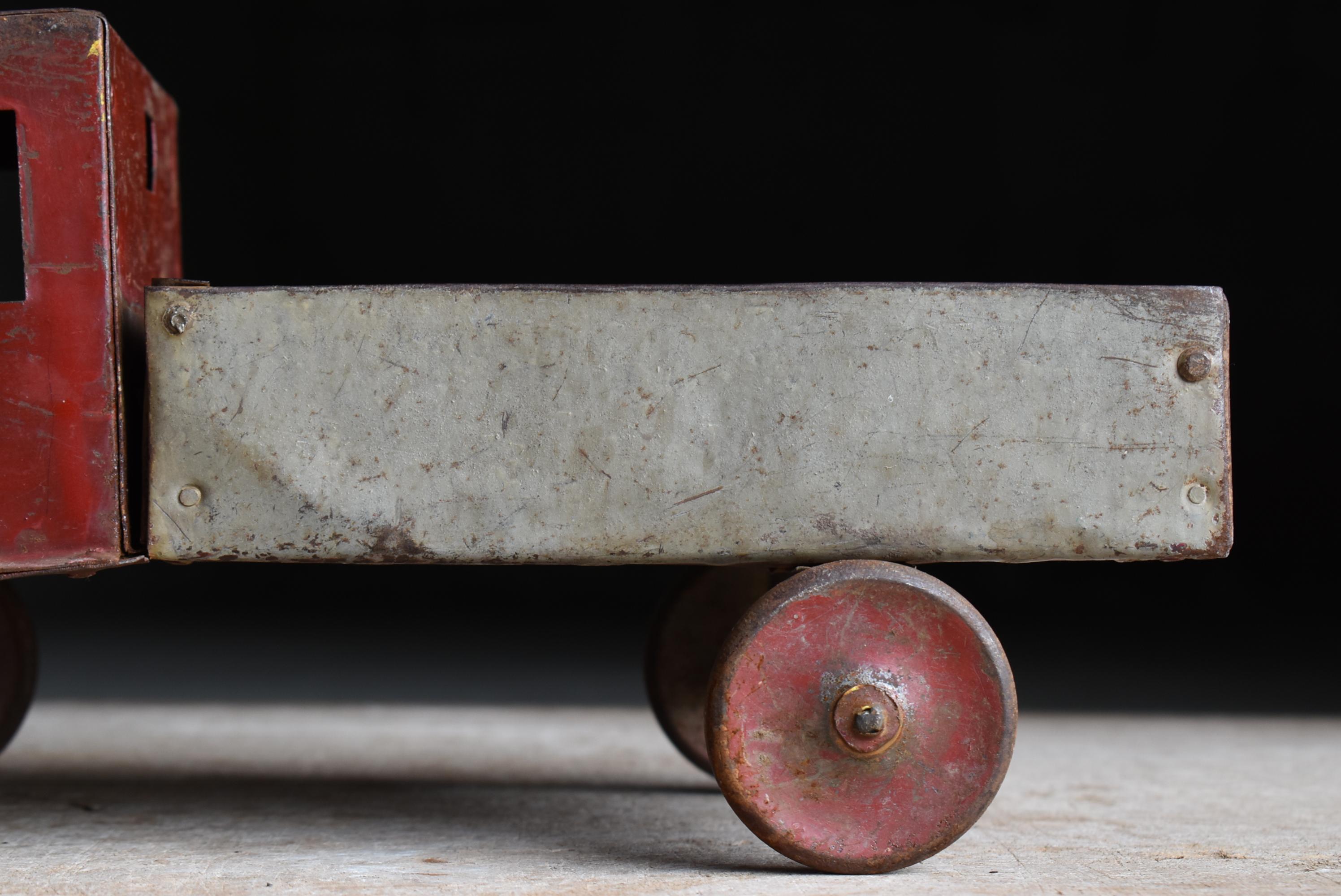 20th Century Japanese Antique Wabisabi Tin Toy Truck 1920s-1940s / Figurine Object For Sale