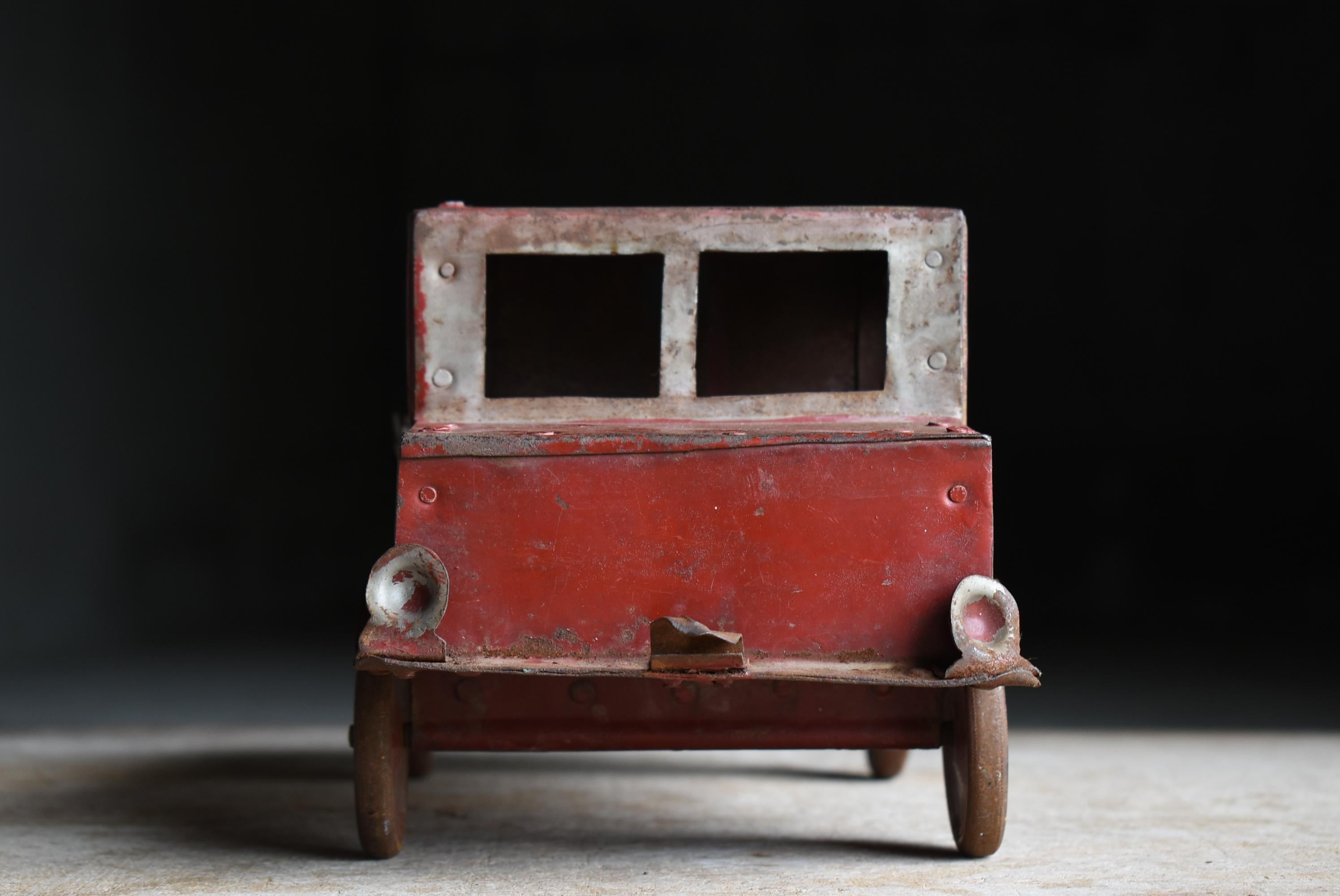 Japanese Antique Wabisabi Tin Toy Truck 1920s-1940s / Figurine Object For Sale 2