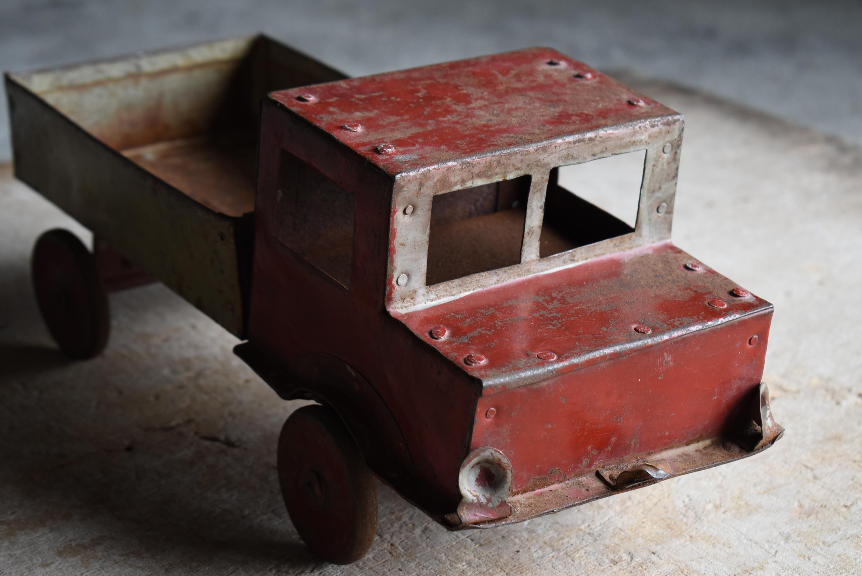 Japanese Antique Wabisabi Tin Toy Truck 1920s-1940s / Figurine Object For Sale 3