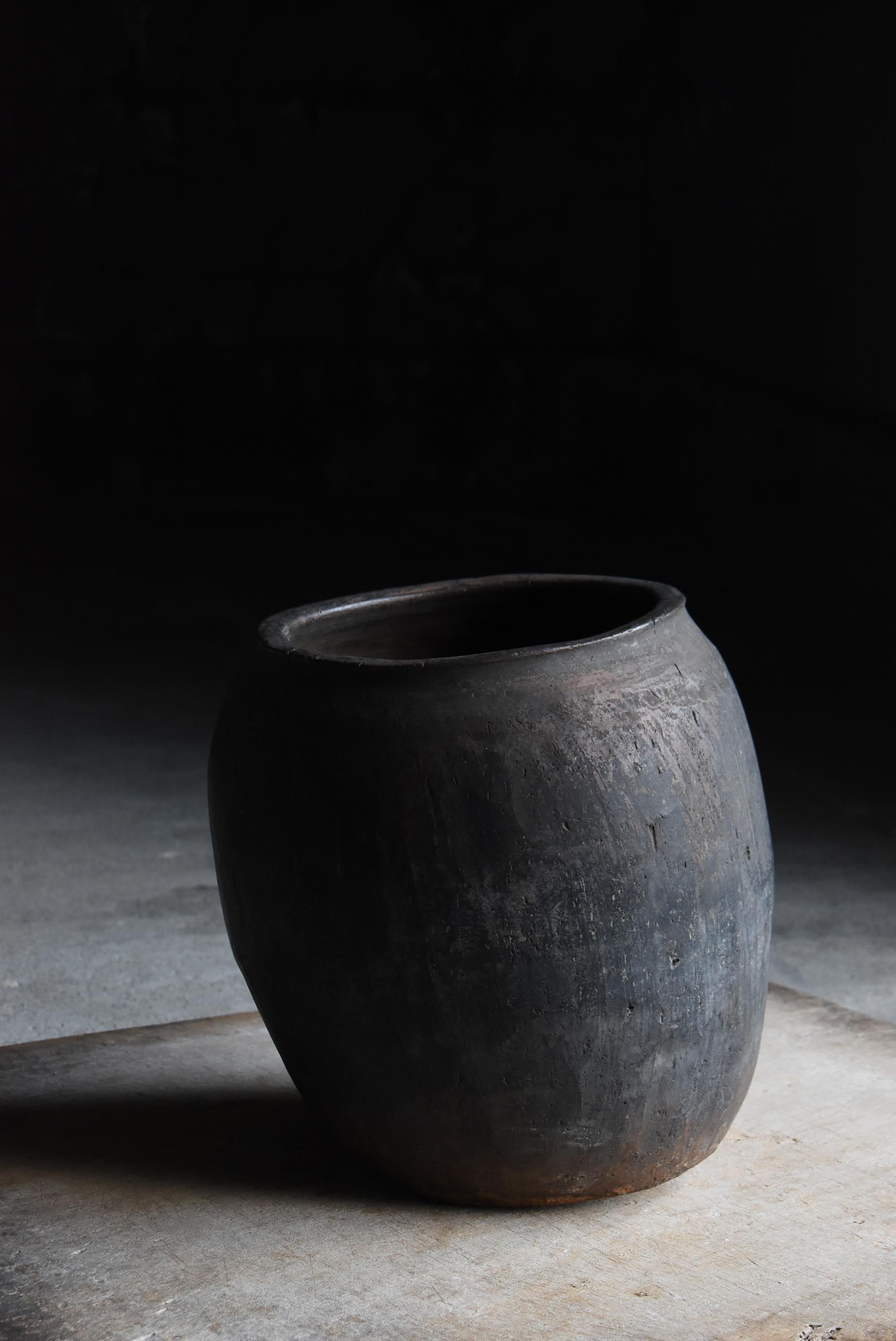 Antiguo Jarrón Japonés Wabisabi Tsubo 1800s-1860s / Vasija de Cerámica Sin esmaltar en venta