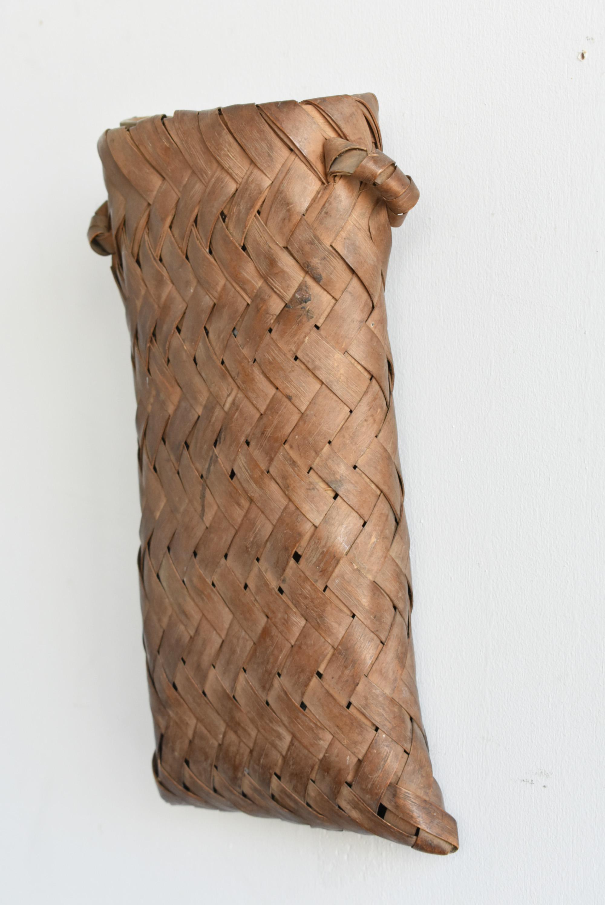 Japanese Antique Wall Hanging Vase Woven with Plant Skins / Wabi Sabi Decoration In Good Condition In Sammu-shi, Chiba