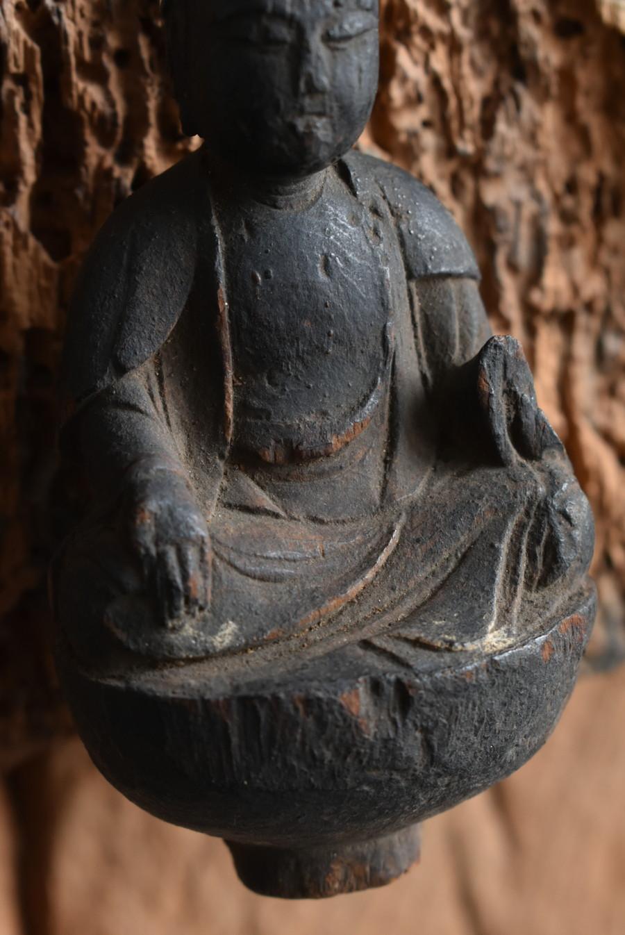 Japanische antike wandhängende Buddha-Statue aus Holz/Edo-Periode/1603-1868/Wabisabi im Angebot 1