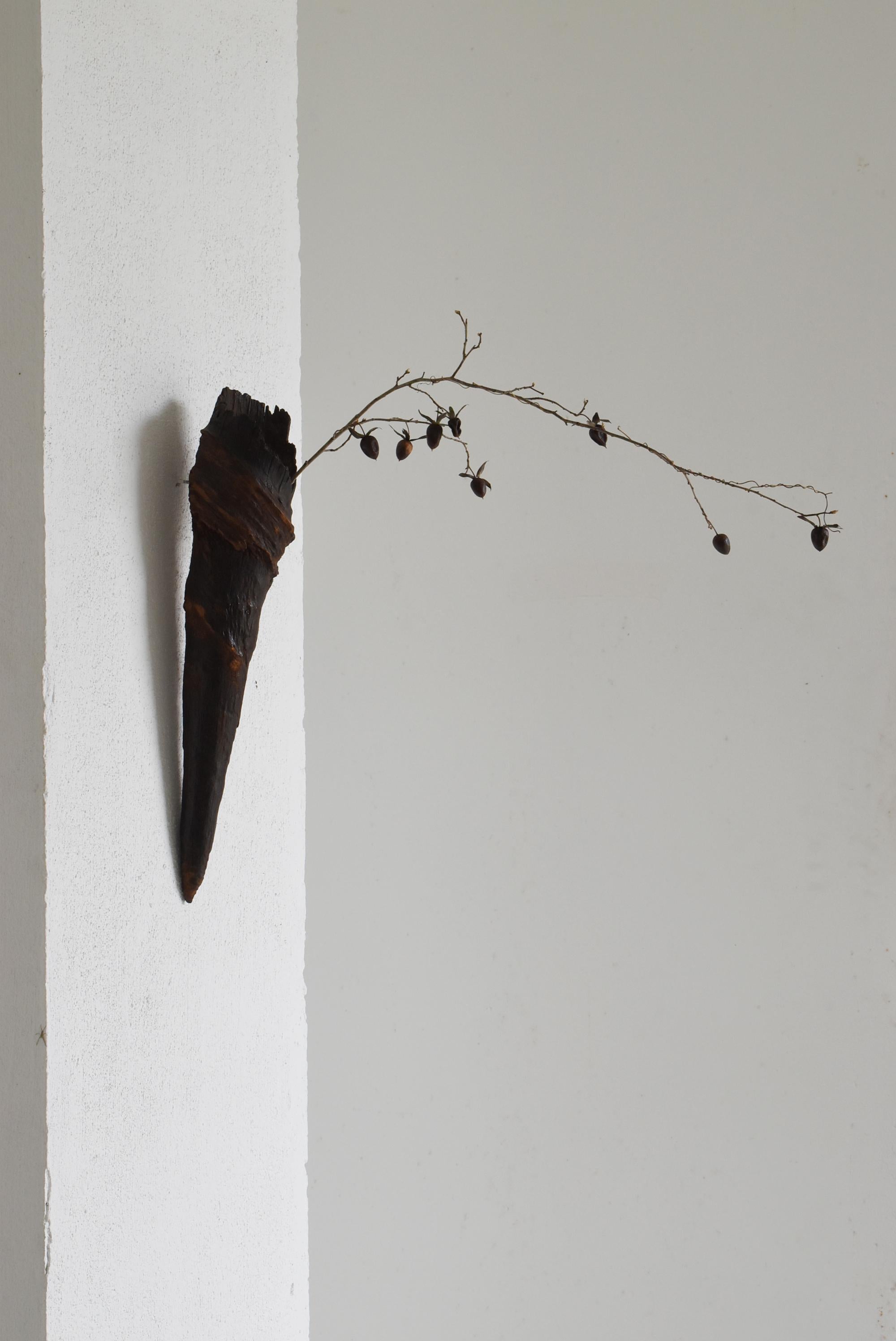 Japanese Antique Wall-Hanging Wooden Flower Vessel 1900s-1940s / Wabi Sabi For Sale 10