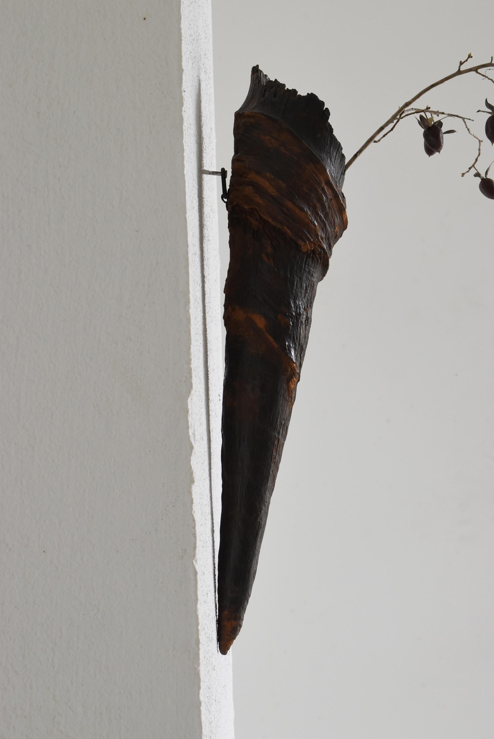 Cedar Japanese Antique Wall-Hanging Wooden Flower Vessel 1900s-1940s / Wabi Sabi For Sale