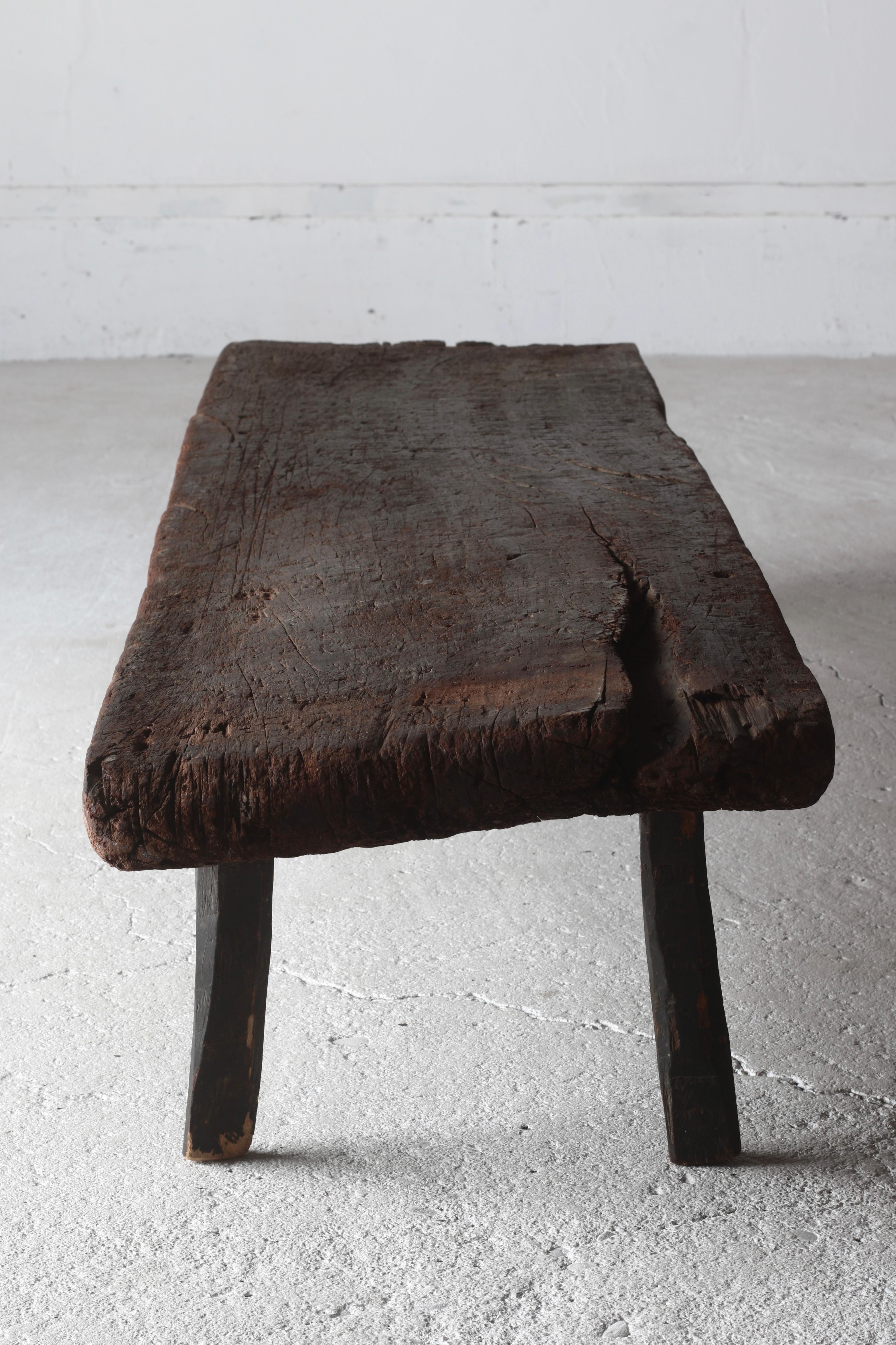 Japonais Table basse / table de canapé japonaise Antique Warped / Wabi-sabi Primitive en vente
