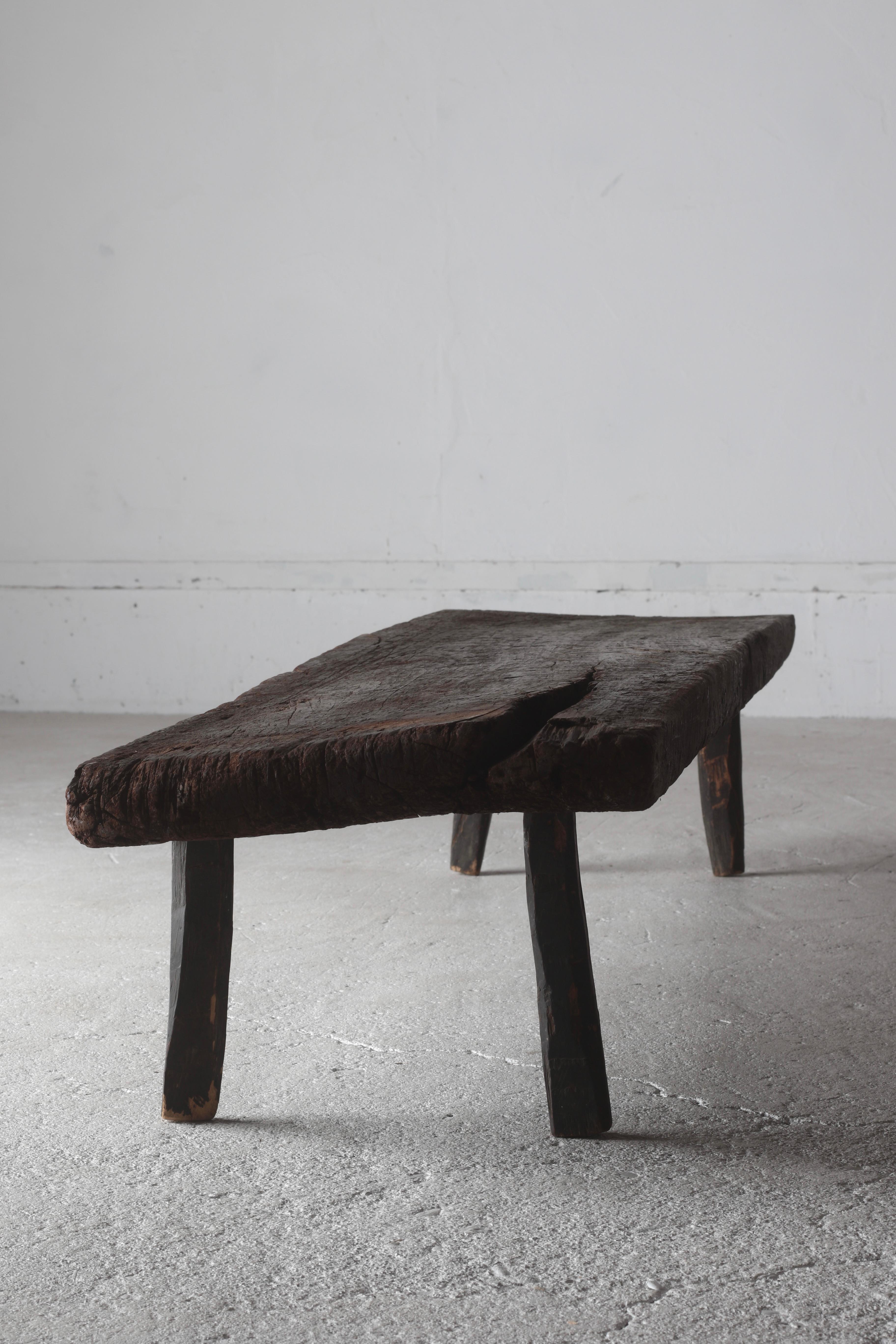 Travail du bois Table basse / table de canapé japonaise Antique Warped / Wabi-sabi Primitive en vente