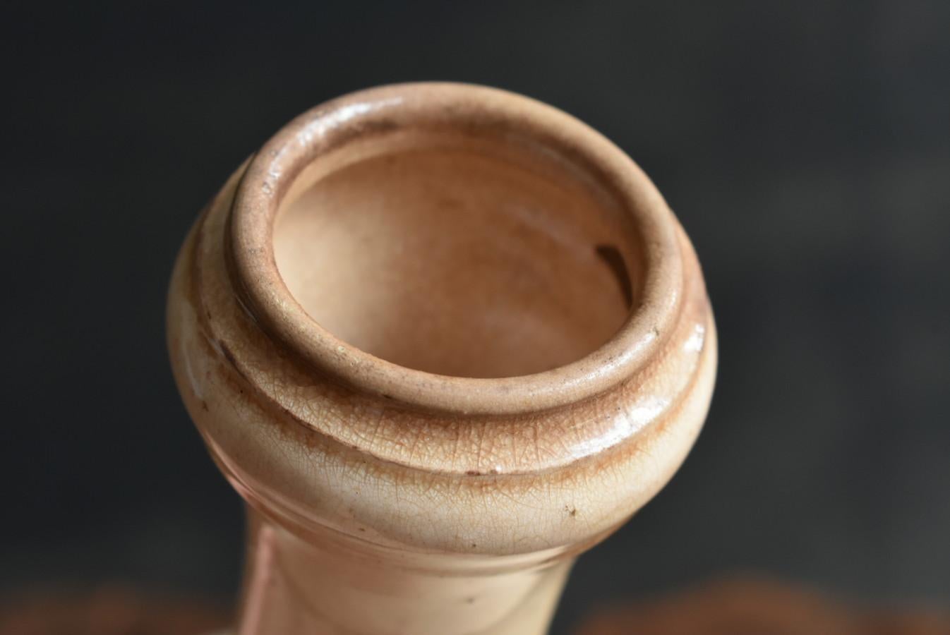 Japanese antique white-glazed sake bottle / [Satsuma ware] vase / 1700-1800s For Sale 4