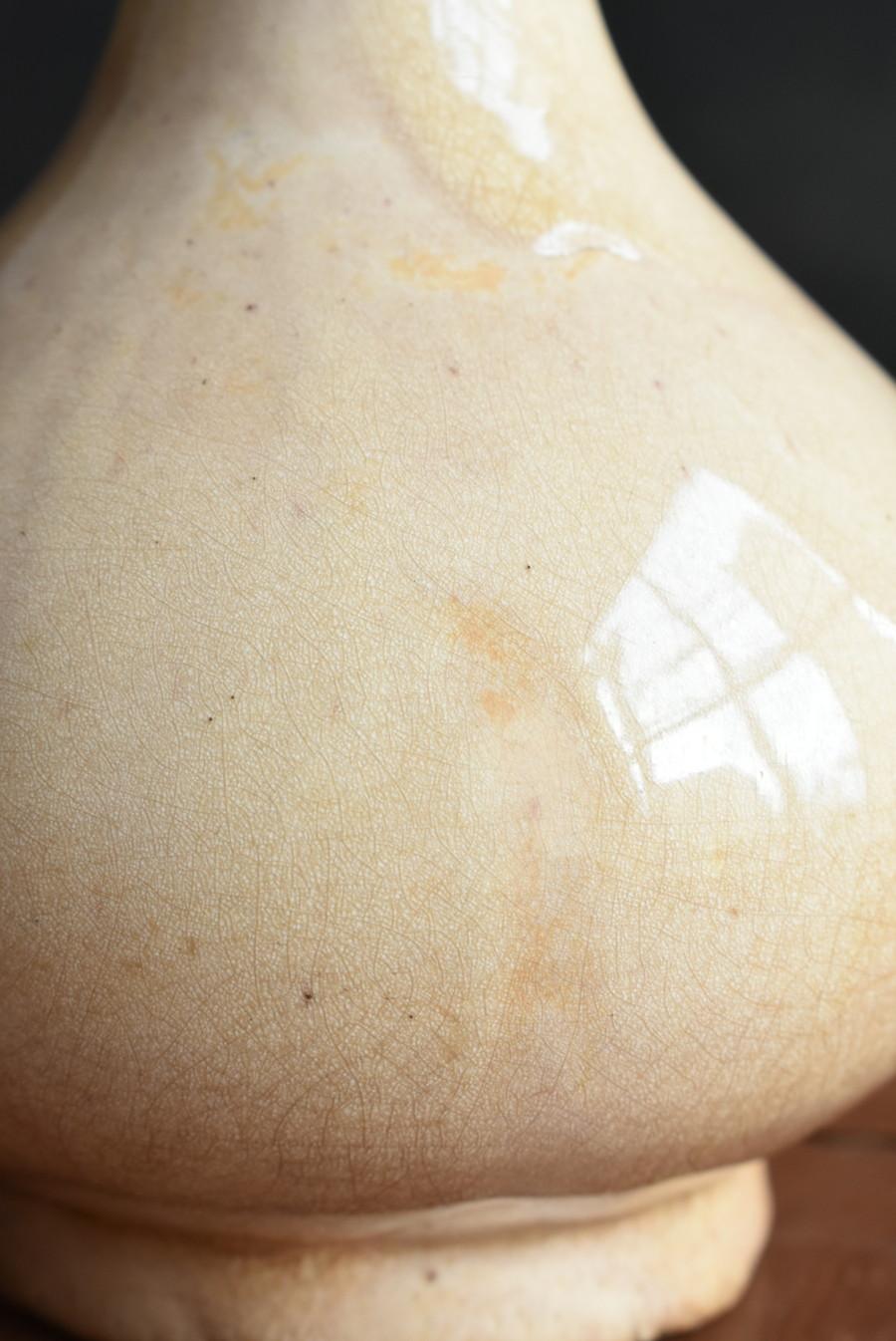 Japanese antique white-glazed sake bottle / [Satsuma ware] vase / 1700-1800s For Sale 8