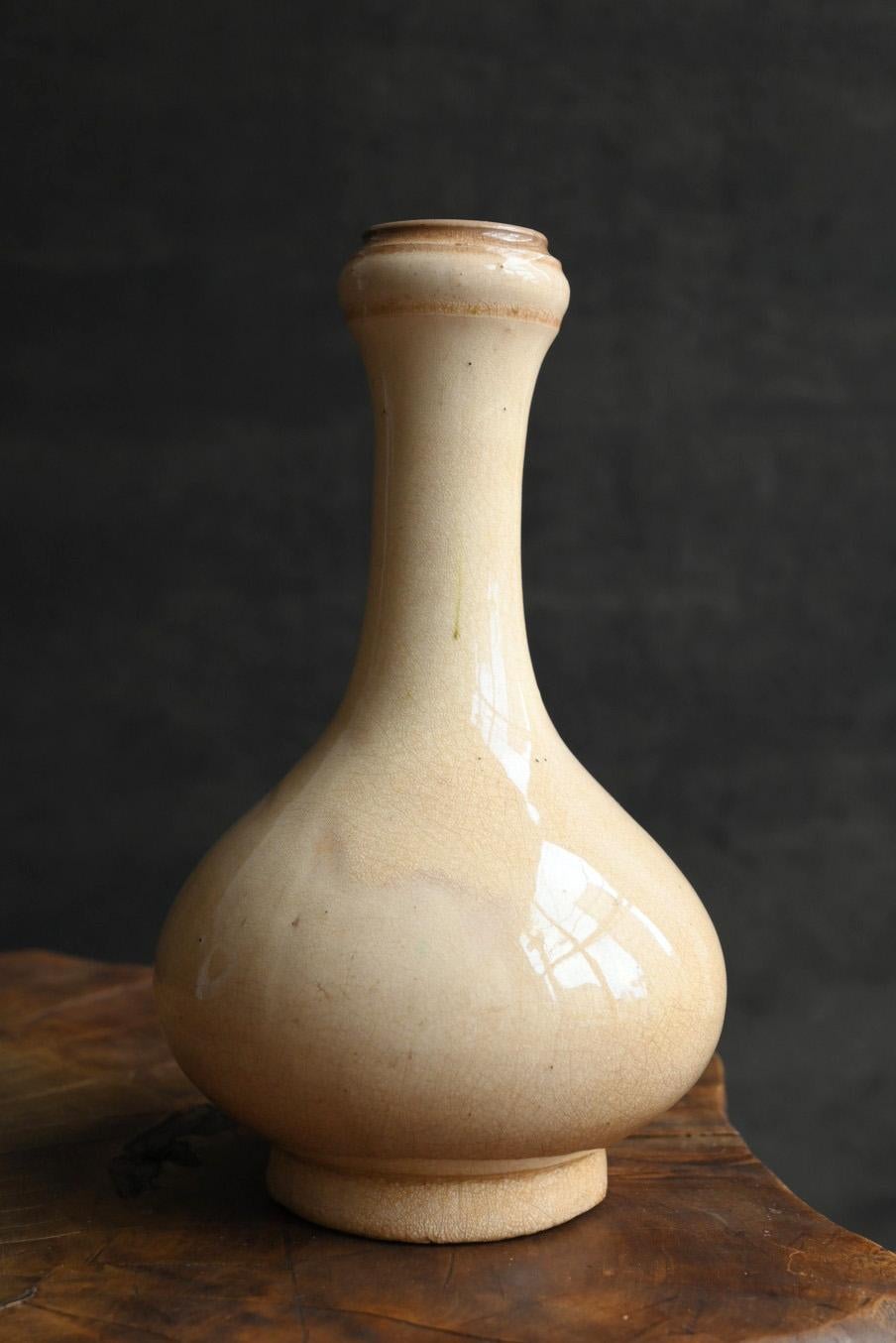 Japanese antique white-glazed sake bottle / [Satsuma ware] vase / 1700-1800s In Good Condition For Sale In Sammu-shi, Chiba