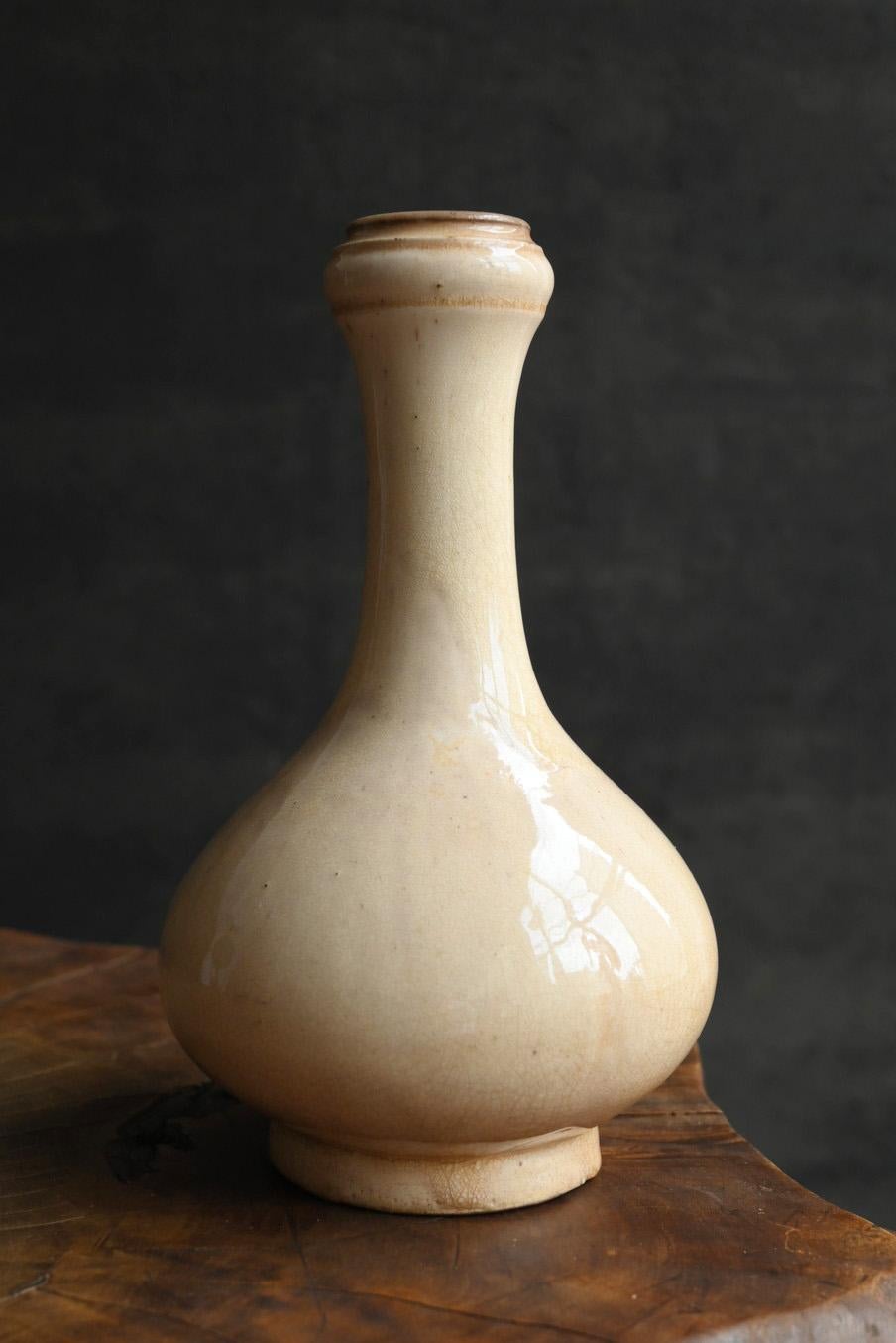 Pottery Japanese antique white-glazed sake bottle / [Satsuma ware] vase / 1700-1800s For Sale