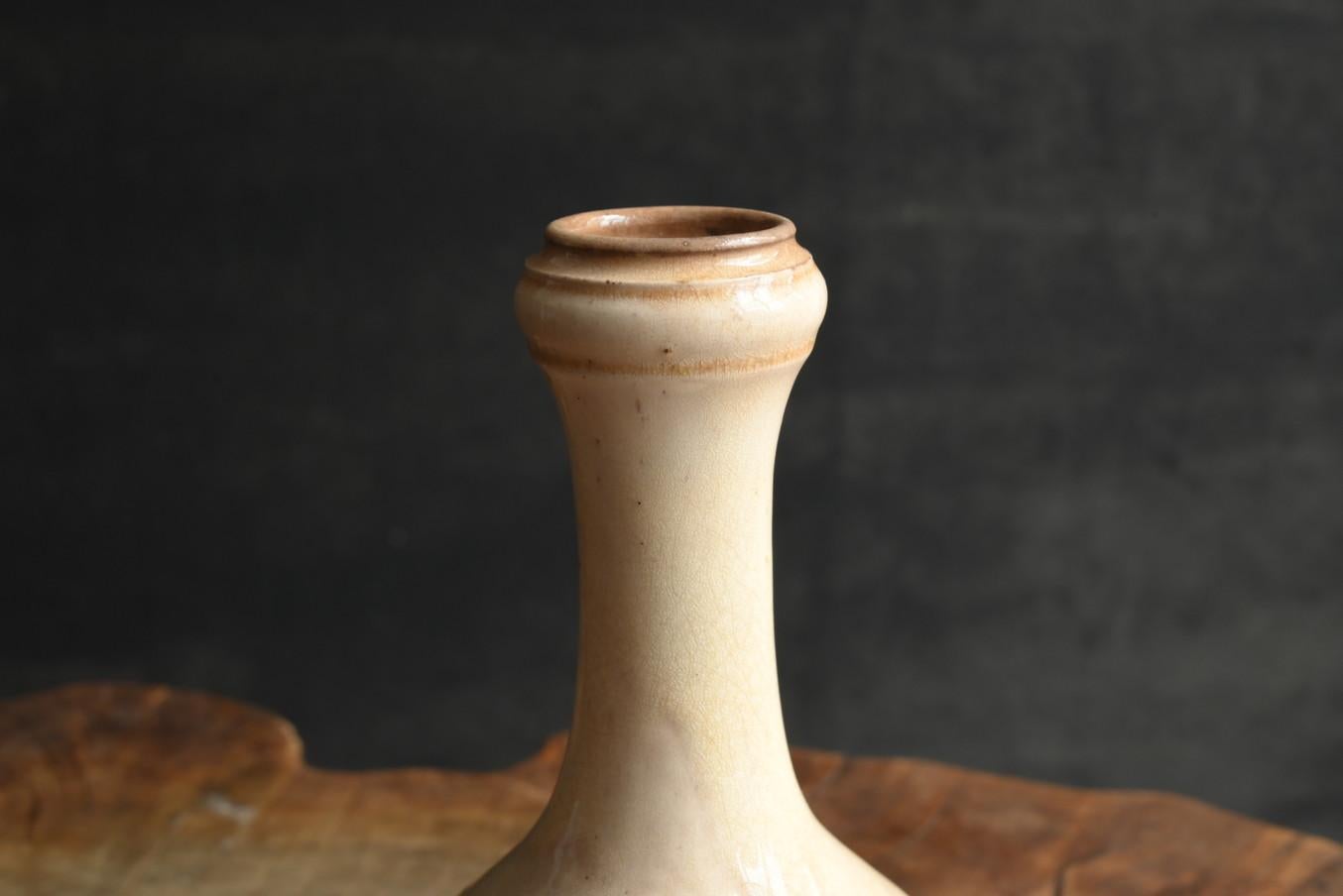 Japanese antique white-glazed sake bottle / [Satsuma ware] vase / 1700-1800s For Sale 2