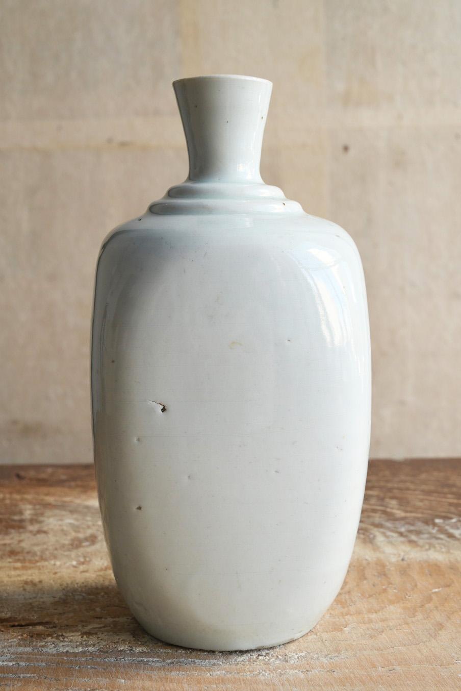 Glazed Japanese antique white porcelain vase/1818-1900/”Iwatani ware”/rare sake bottle For Sale