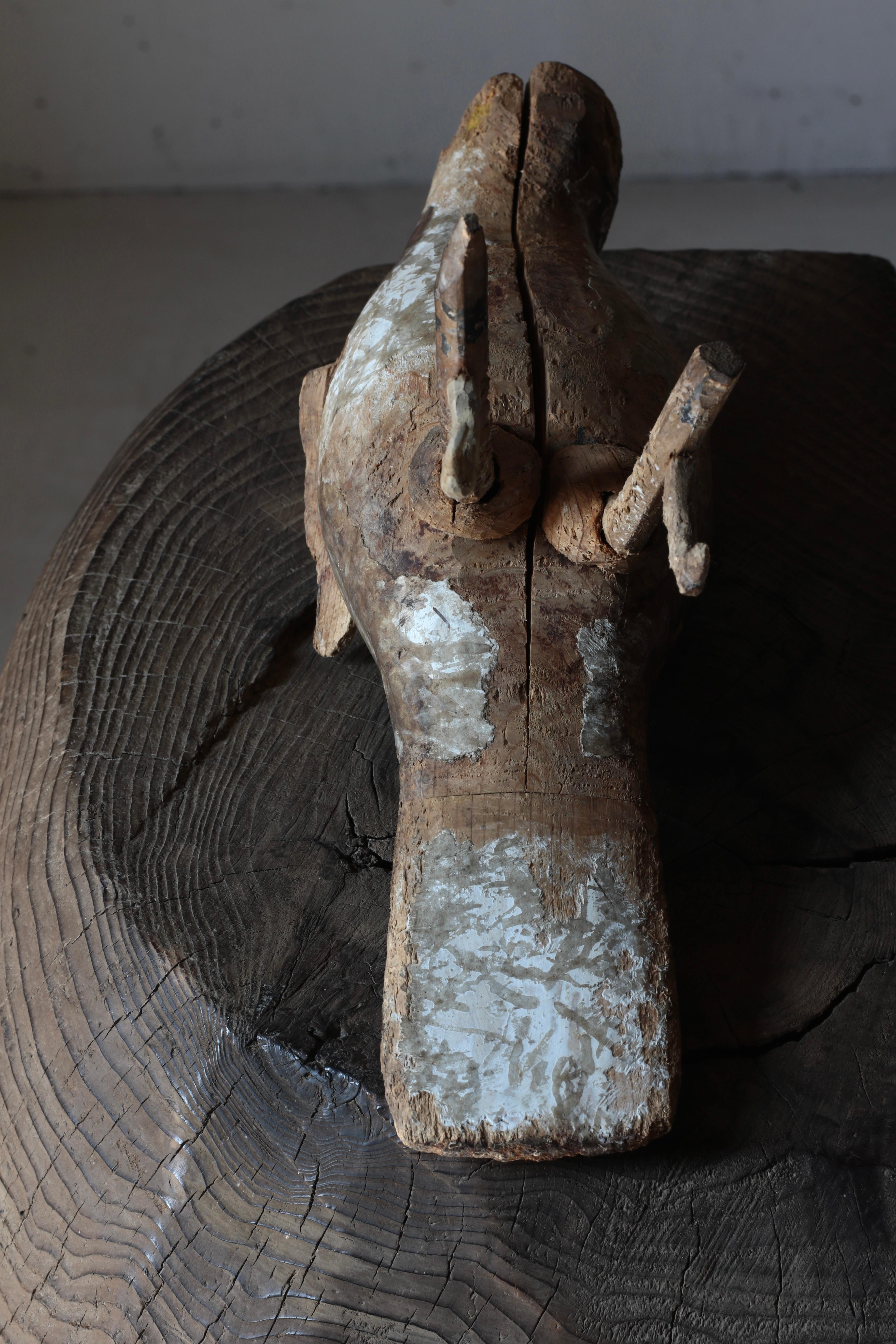 Japanese Antique Wood-Carved Bird/ Wooden Figurine/ Circa1900s/ Wabi-Sabi Mingei For Sale 5