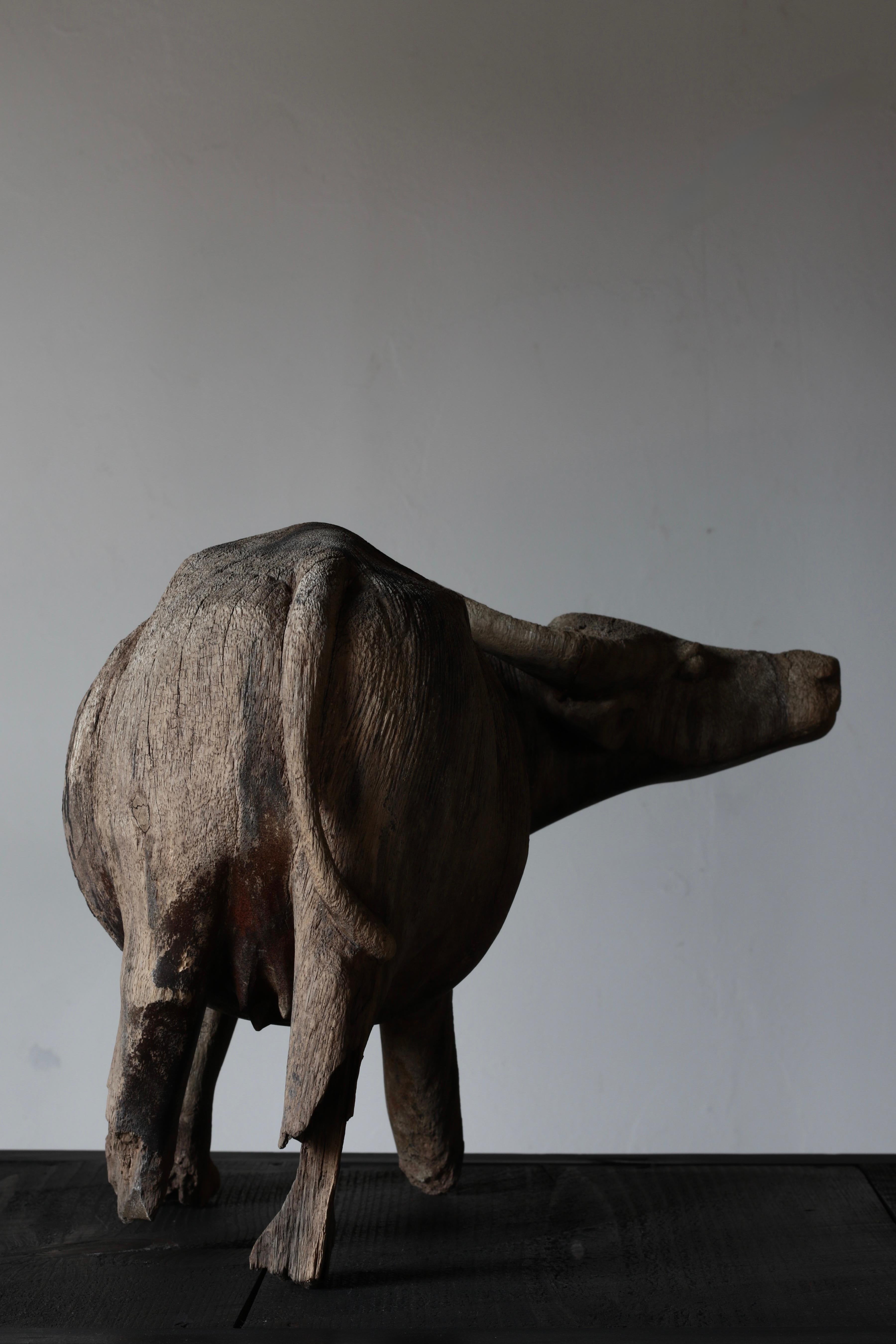 Antiguo búfalo de agua japonés tallado en madera/ Figurilla de madera/ Wabi-Sabi Primitivo en venta 4